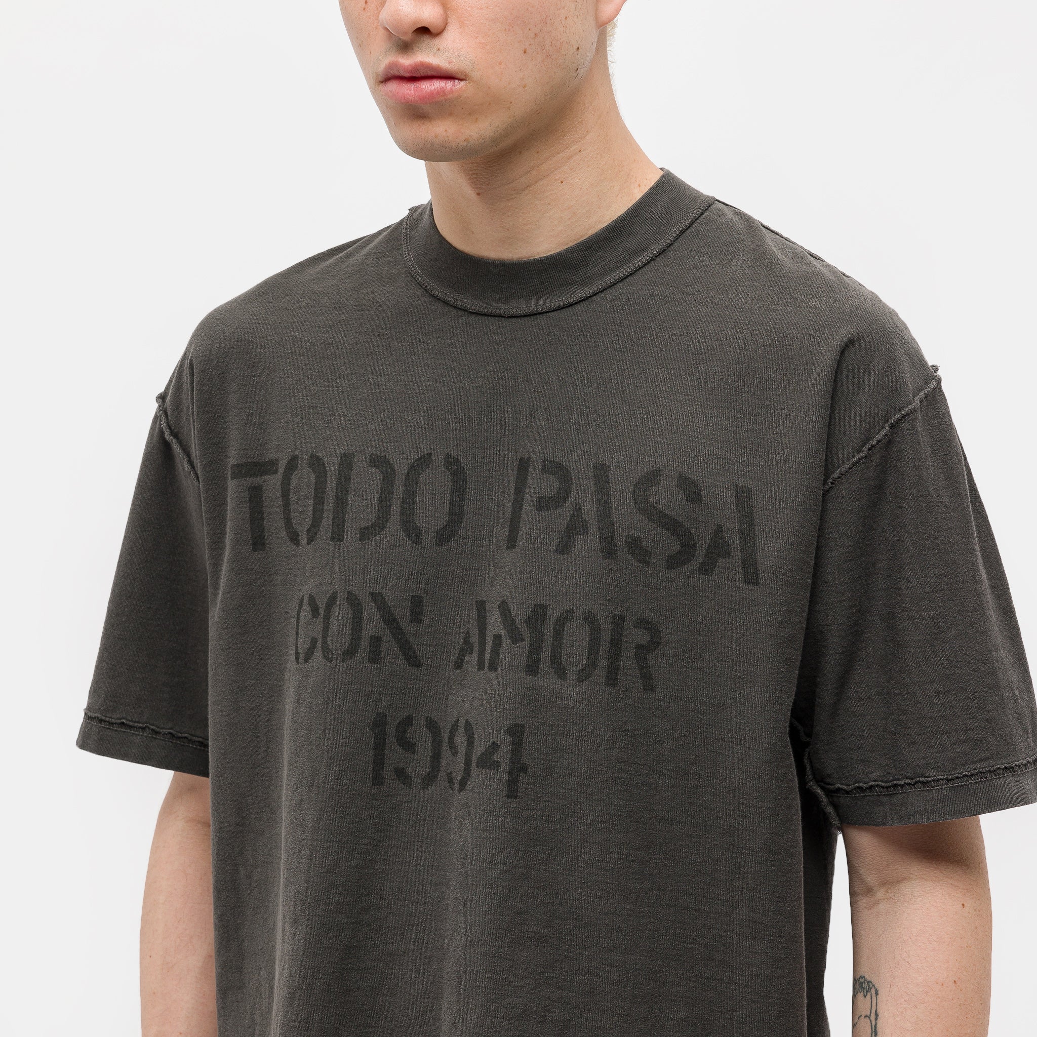 Con Amor T-Shirt in Vintage Black - Image 4