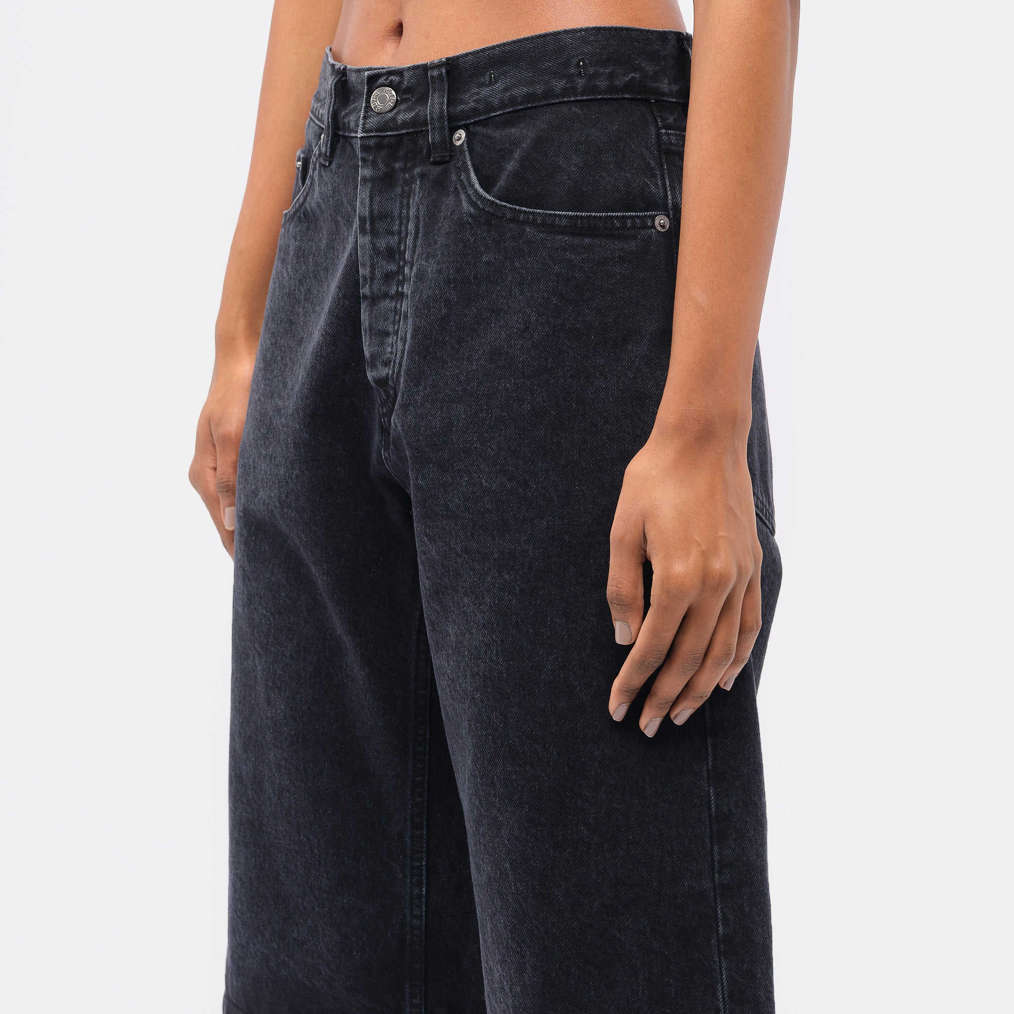 Criss Shorts in Black - Image 4