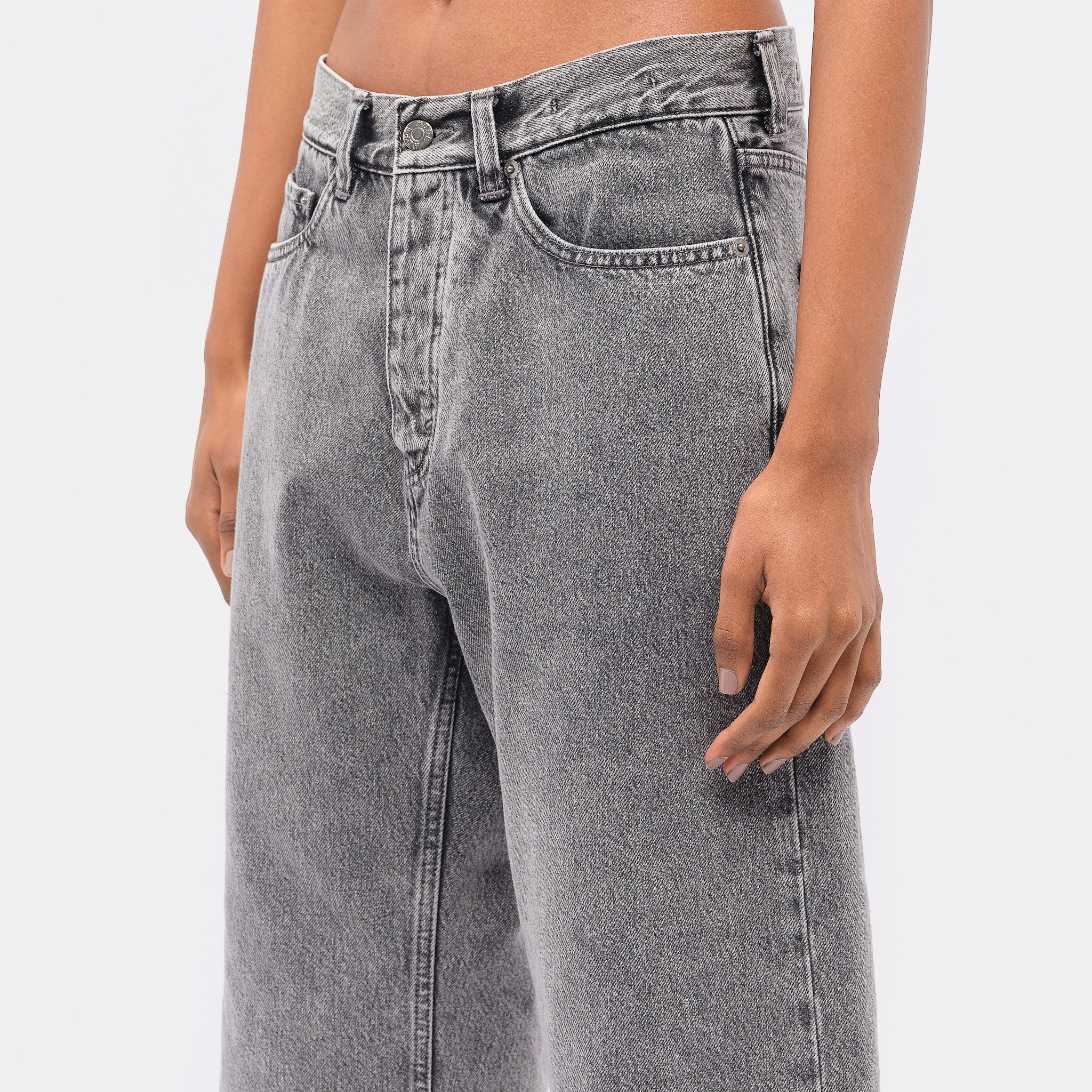 Criss Shorts in Mid Grey - Image 3