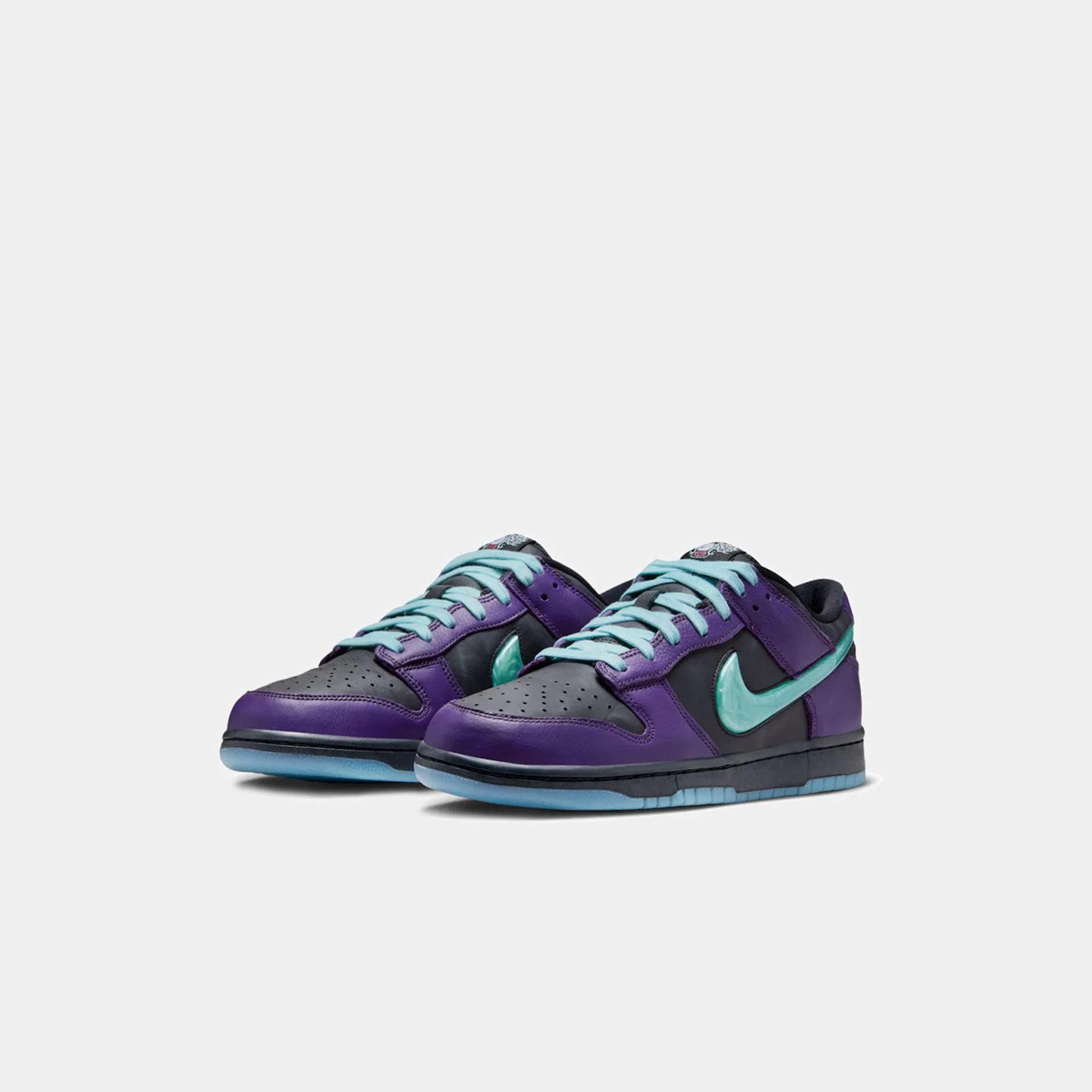 Dunk Low Retro Limited Sneaker in Black/Artisan Teal/Grand Purple - Image 2