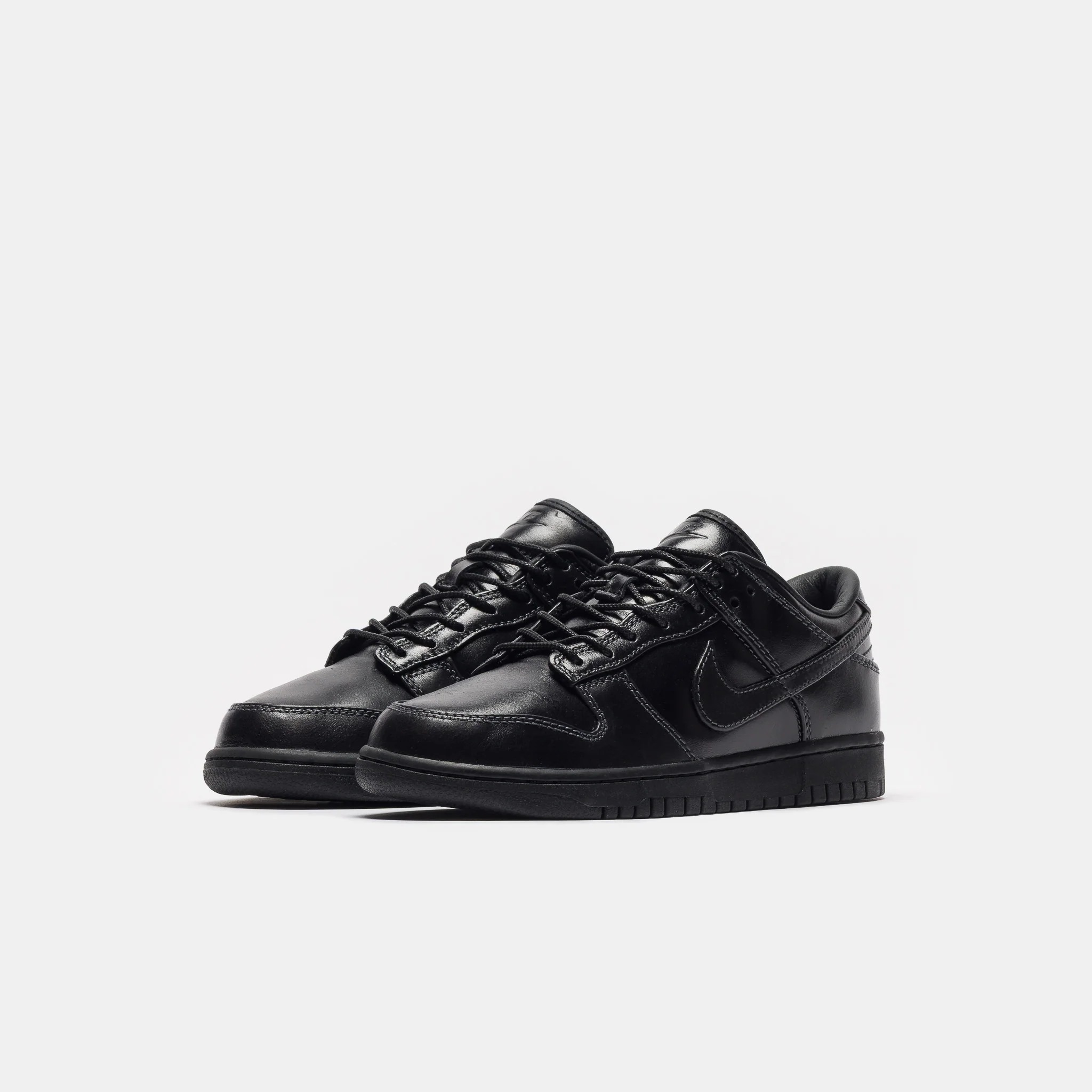 Dunk Low Retro Premium Sneaker in Black/Black - Image 2