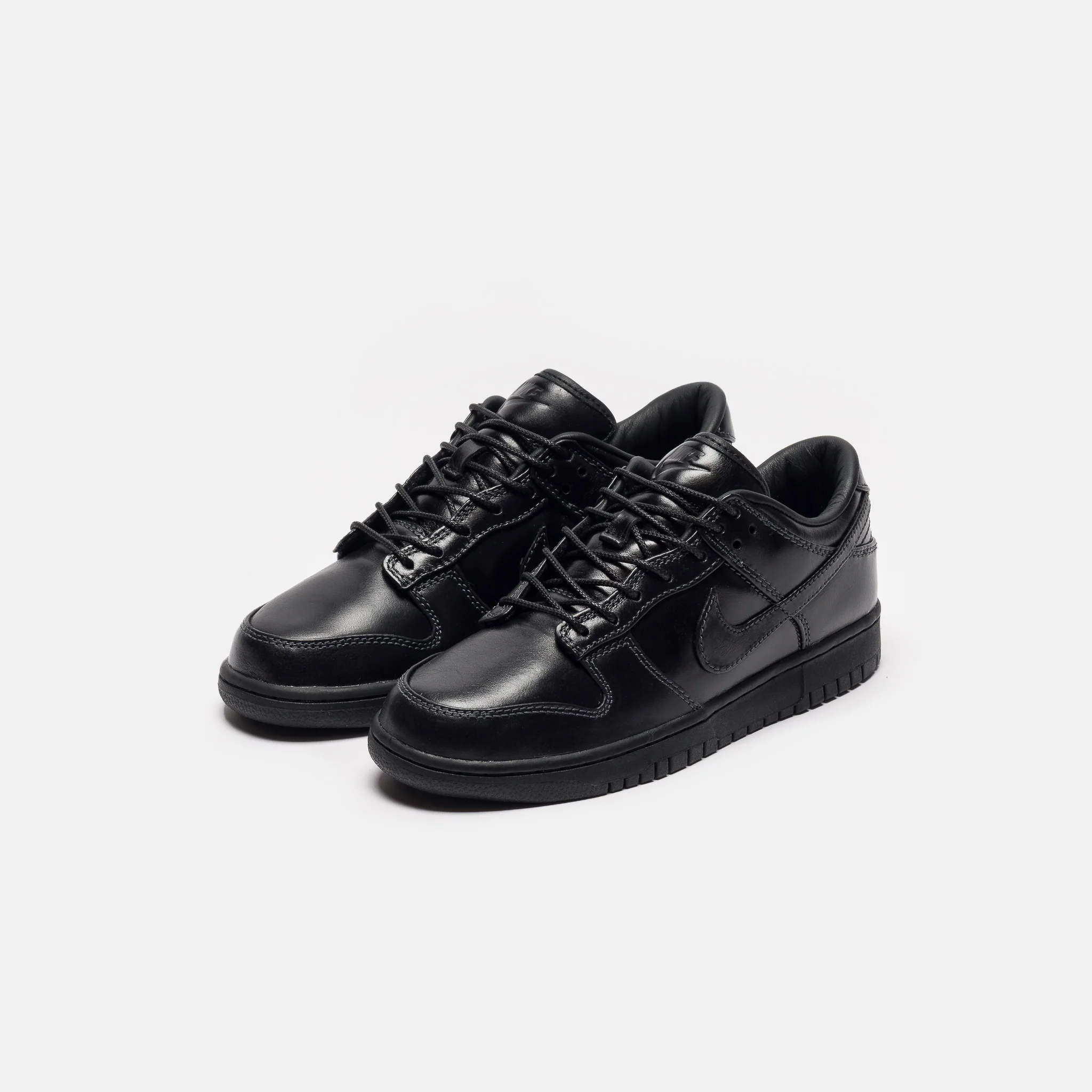 Dunk Low Retro Premium Sneaker in Black/Black - Image 3