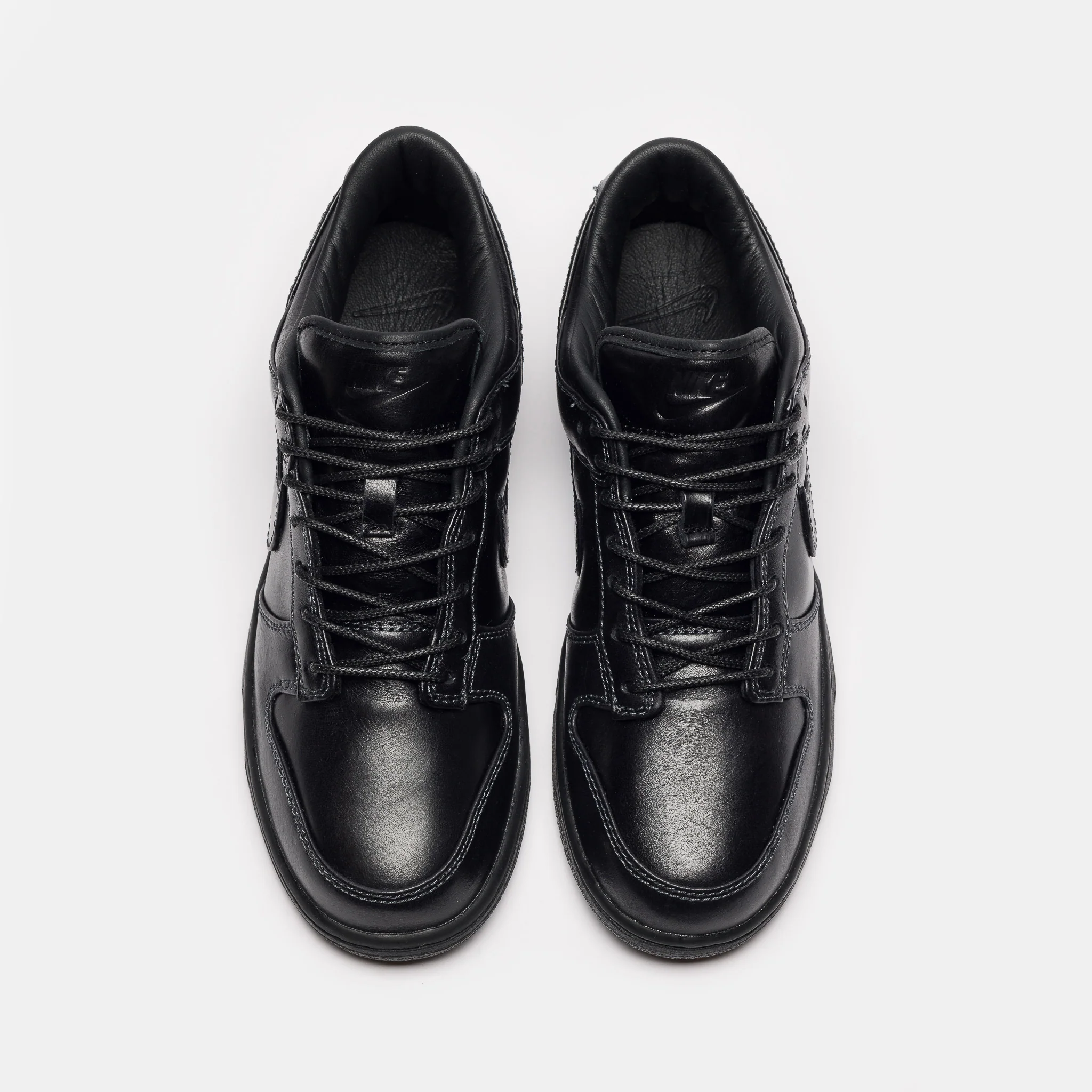 Dunk Low Retro Premium Sneaker in Black/Black - Image 4