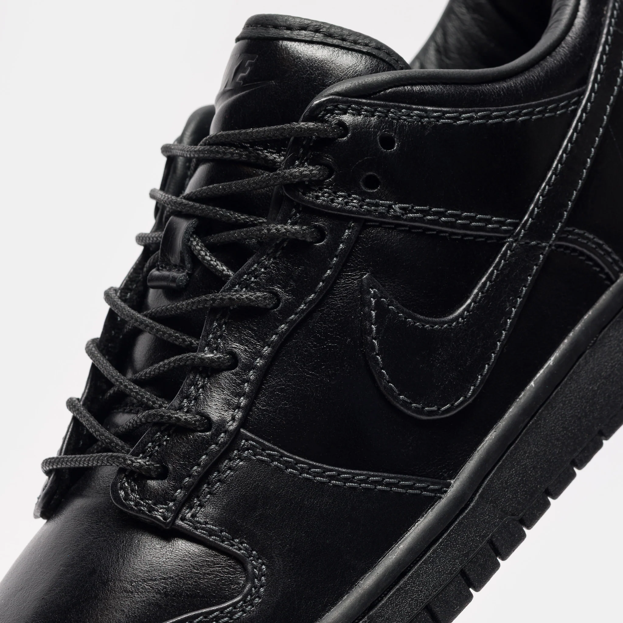 Dunk Low Retro Premium Sneaker in Black/Black - Image 5