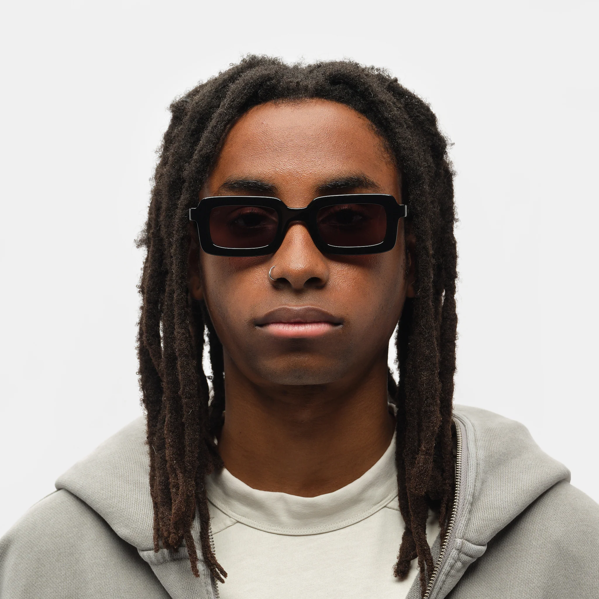 Eos Sunglasses in Black - Image 4