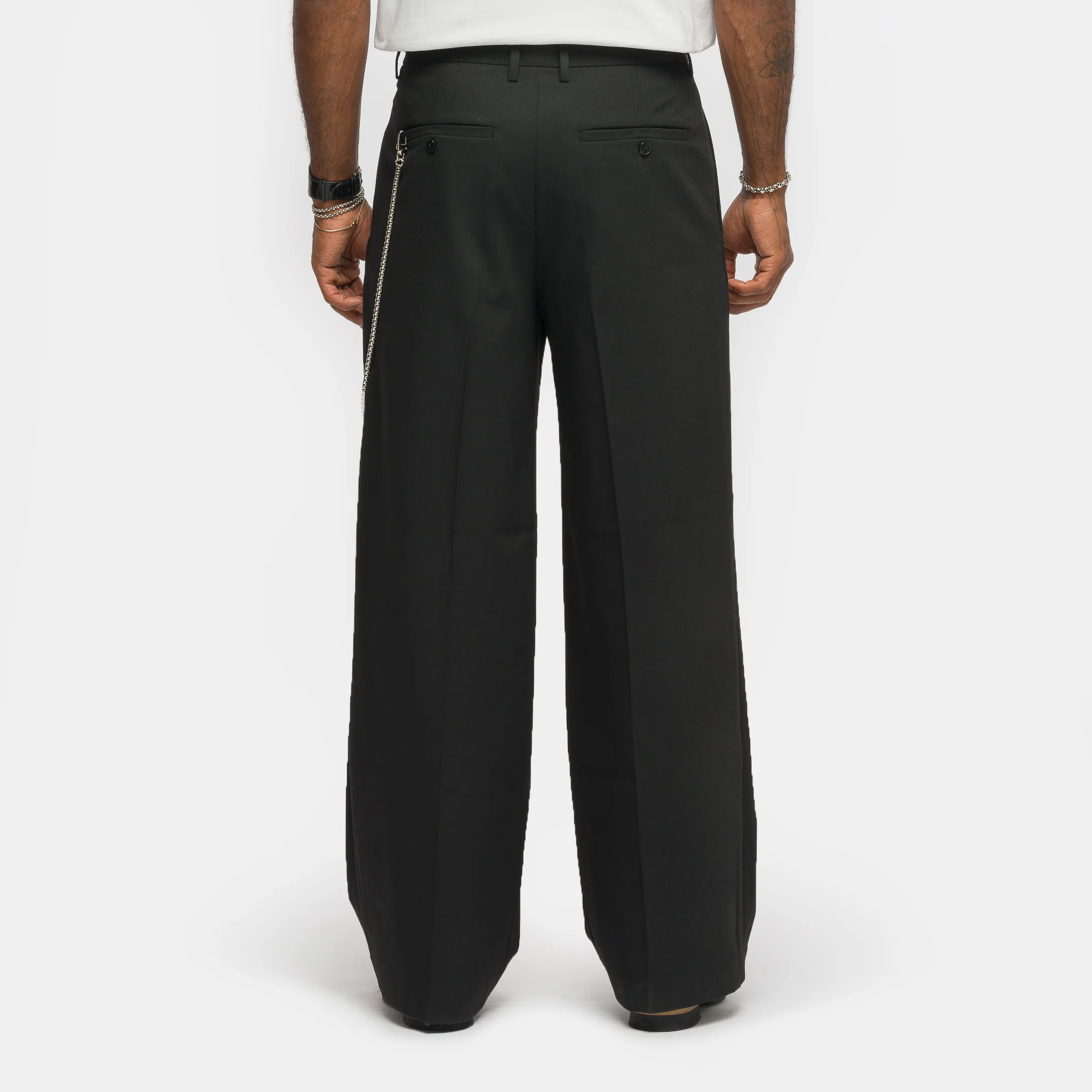 Esencial Trouser in Black - Image 3