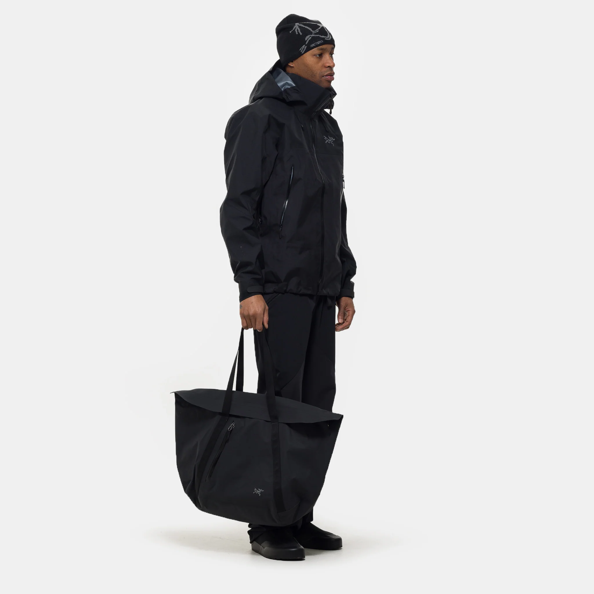 Granville 30 Carryall Bag in Black - Image 2