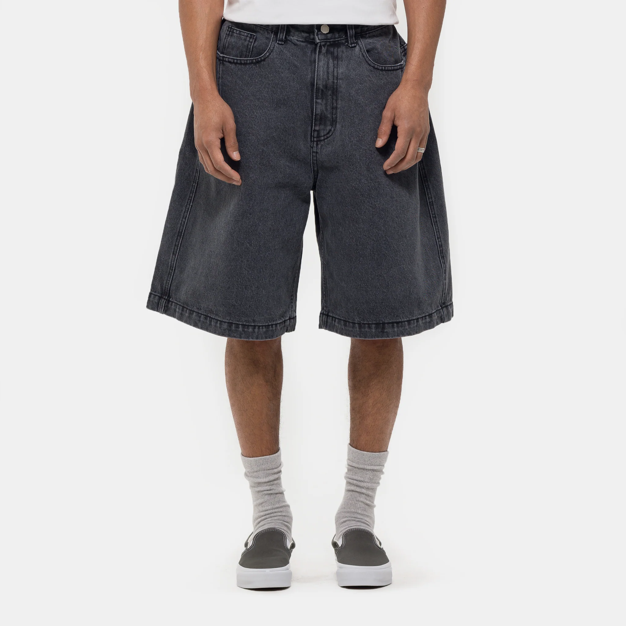 Half-Dart Denim Short in Black
