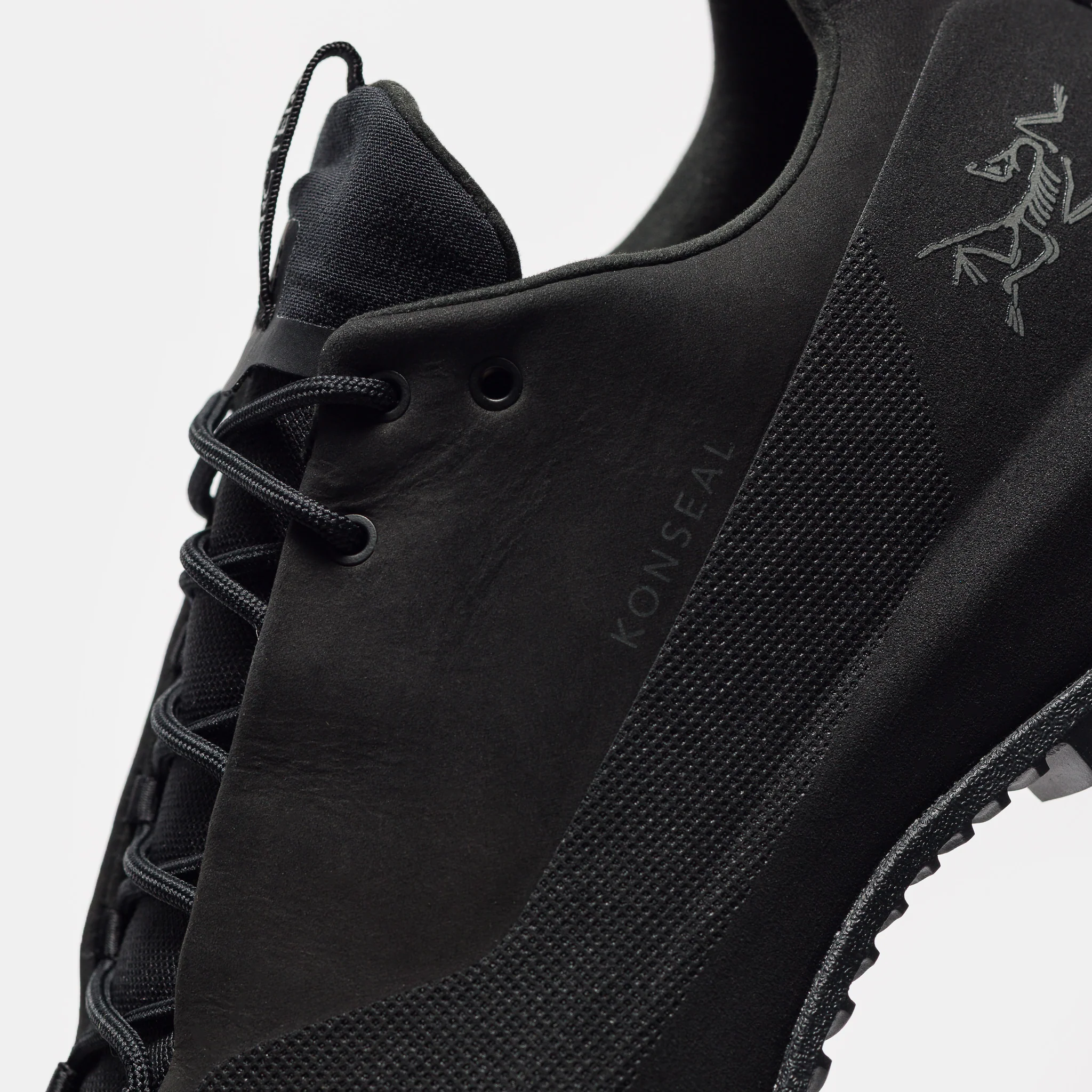 Konseal Sneaker in Black/Black - Image 5