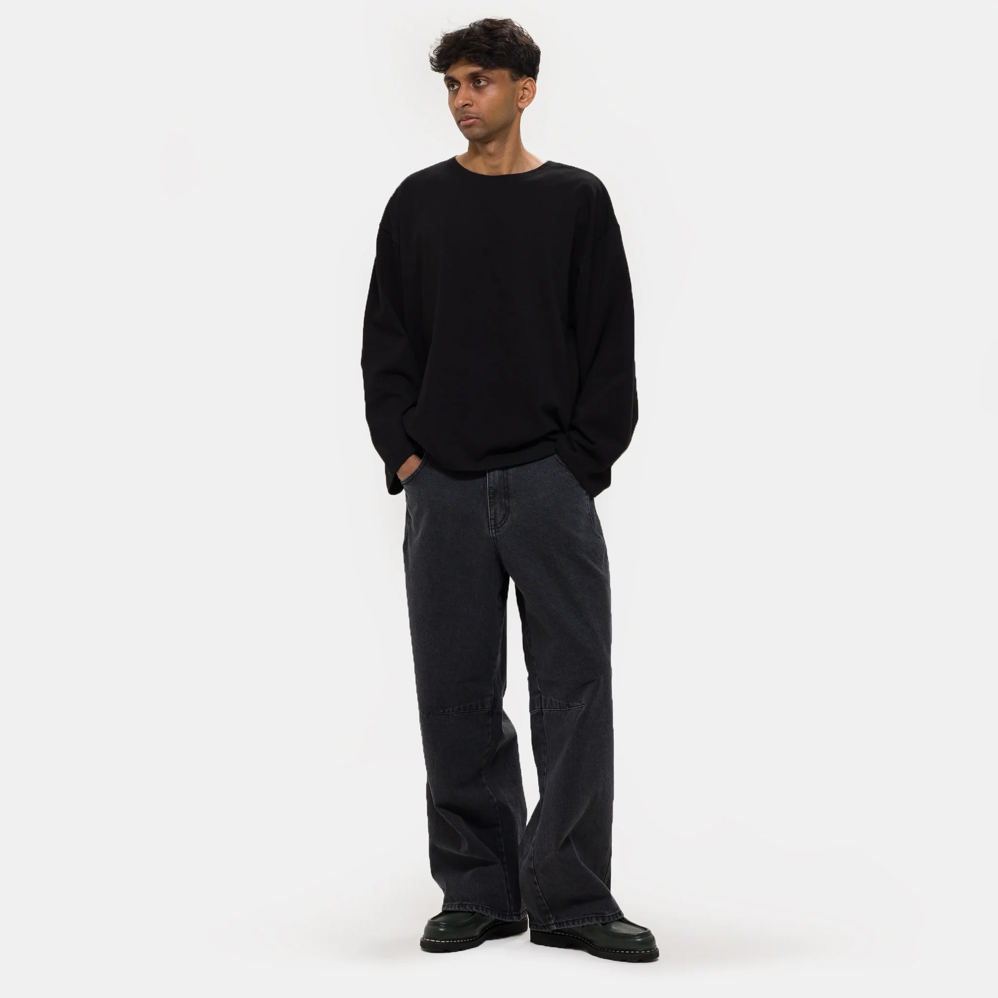 Longsleeve Wide T-Shirt in Black - Image 2