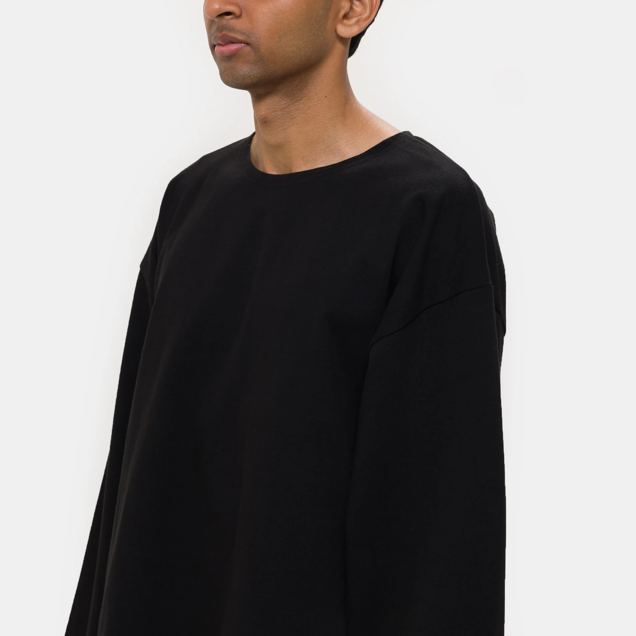 Longsleeve Wide T-Shirt in Black - Image 4
