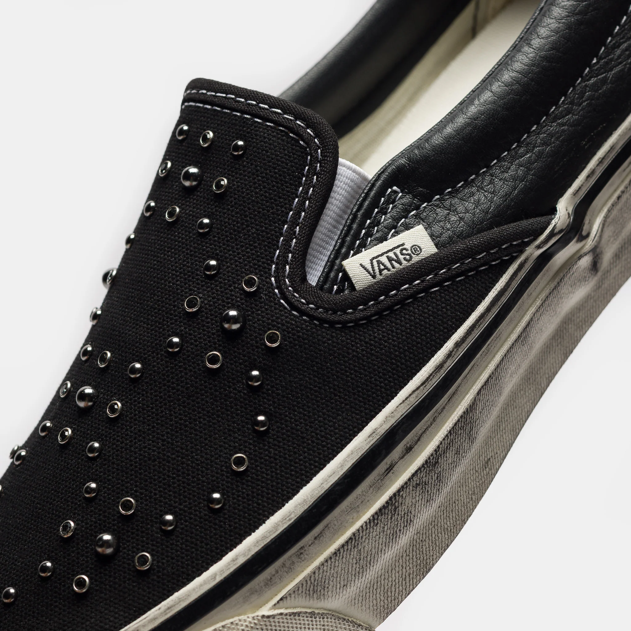 LX Classic Slip-On 98 Sneaker in Pearlized Black/Black - Image 5