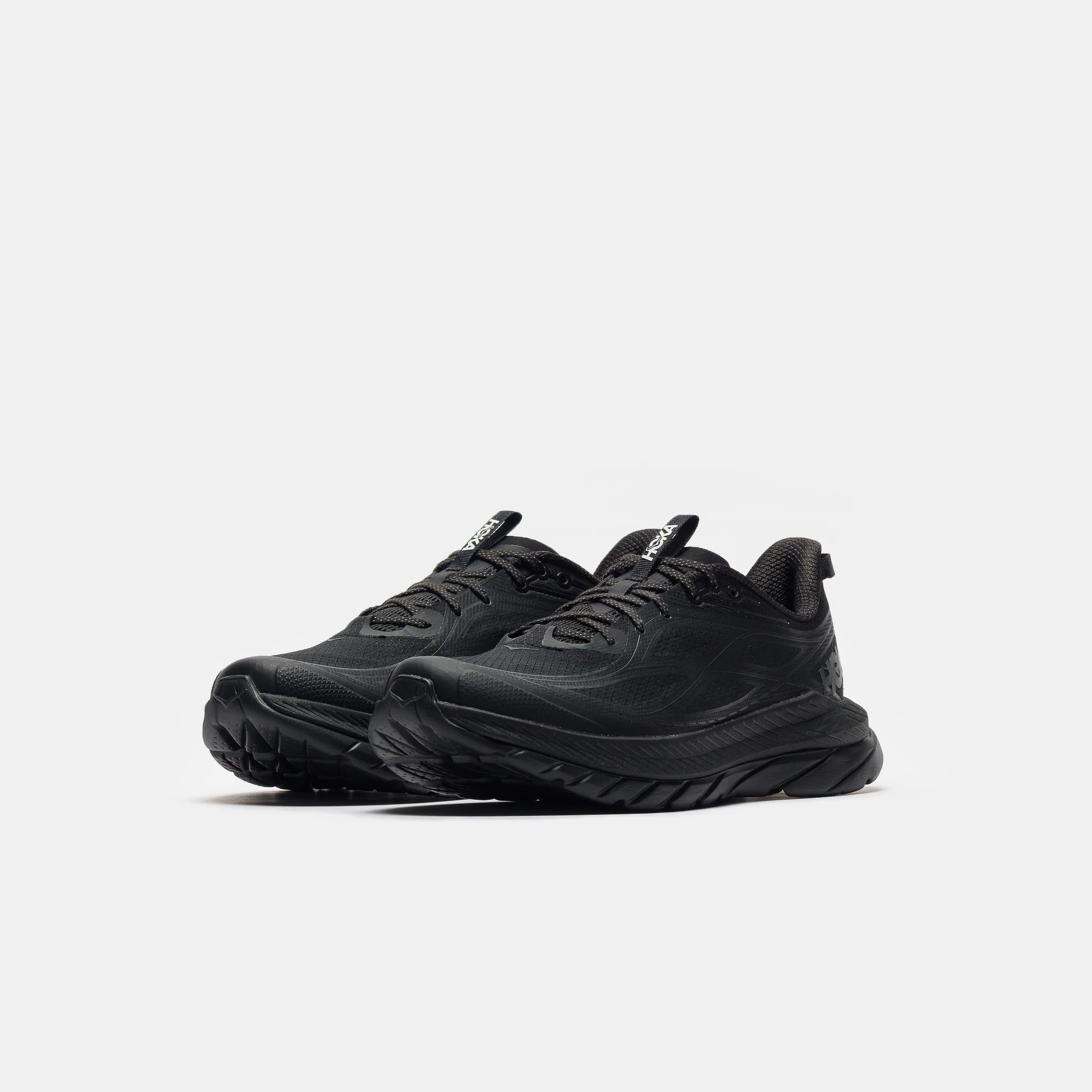 Mach Remastered Sneaker in Obsidian/Obsidian - Image 2