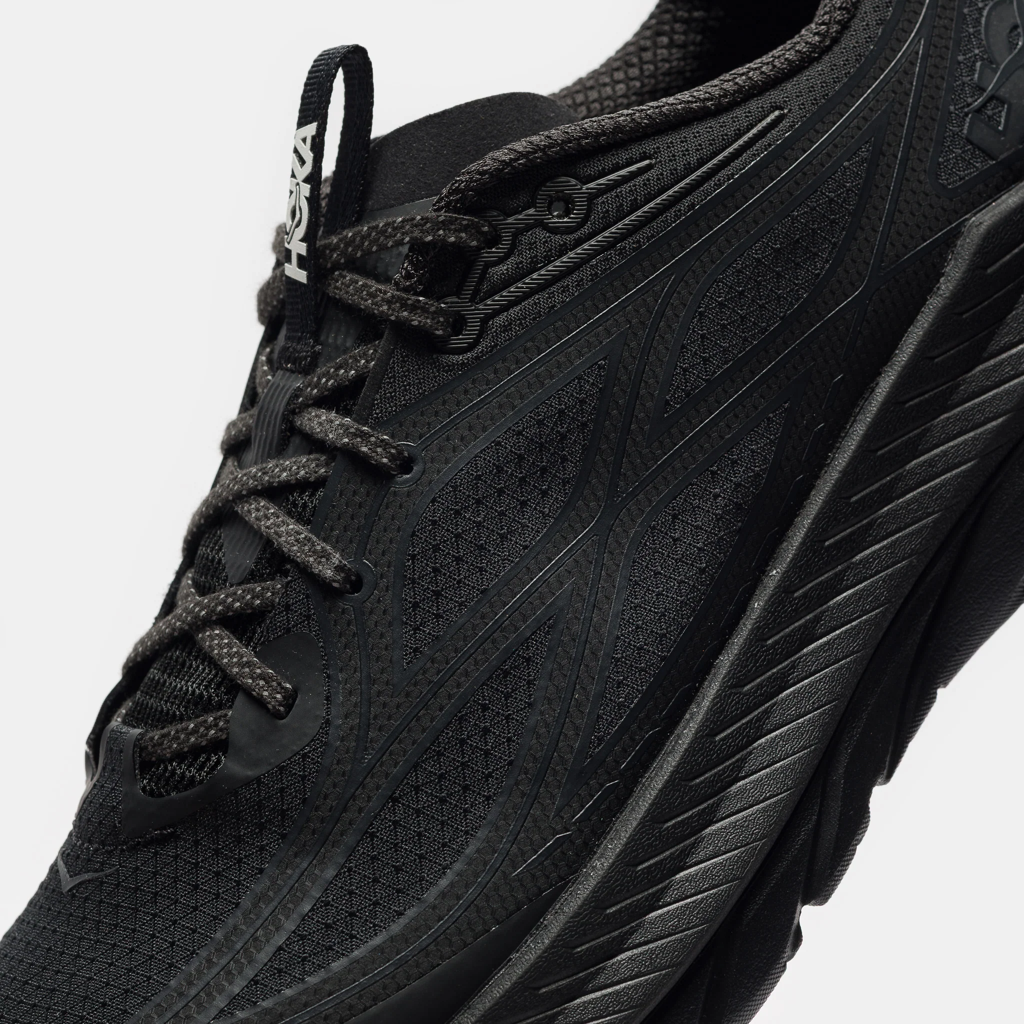 Mach Remastered Sneaker in Obsidian/Obsidian - Image 5