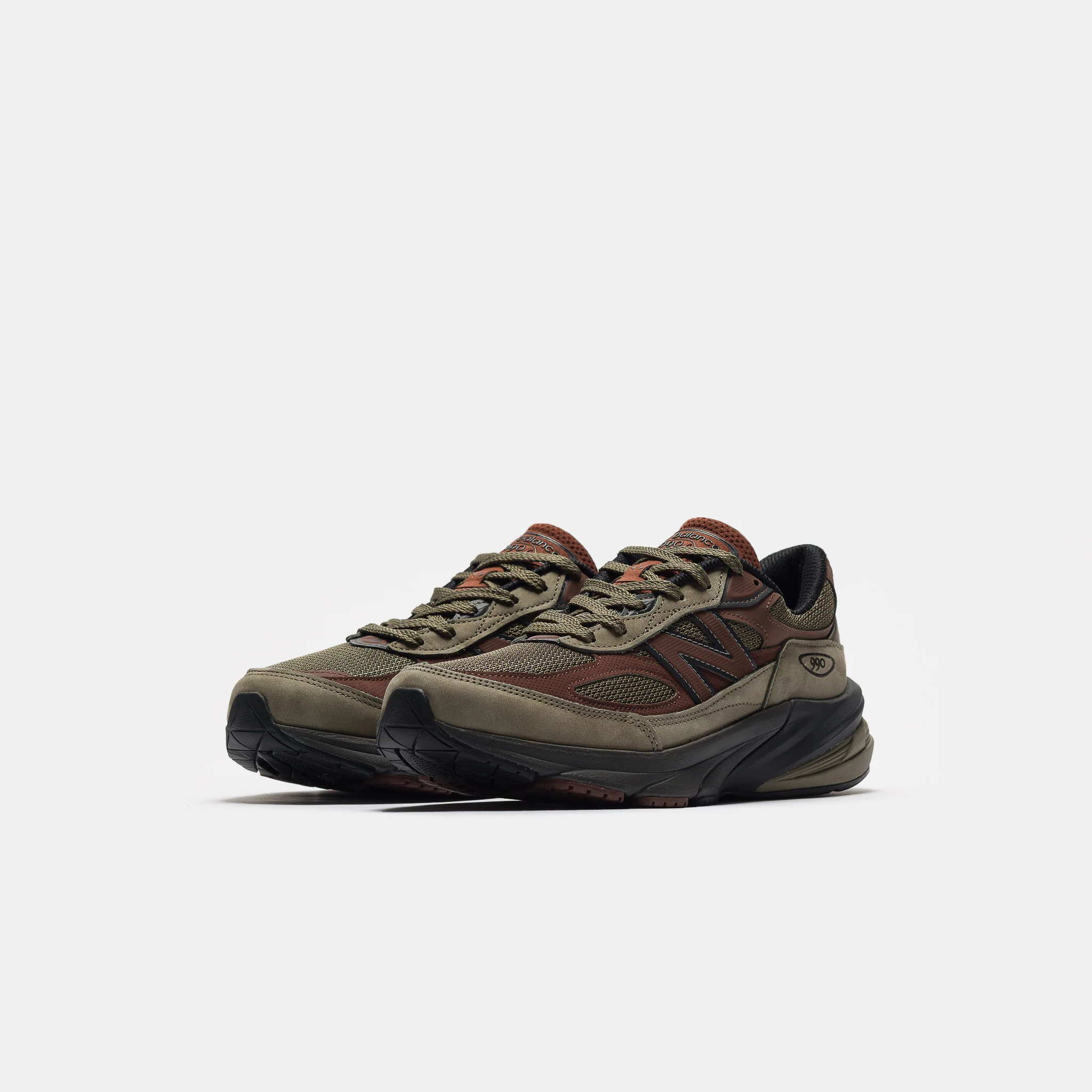 Made in USA 990 V6 Sneaker in Dark Camo/Rich Oak/Black Cement - Image 2
