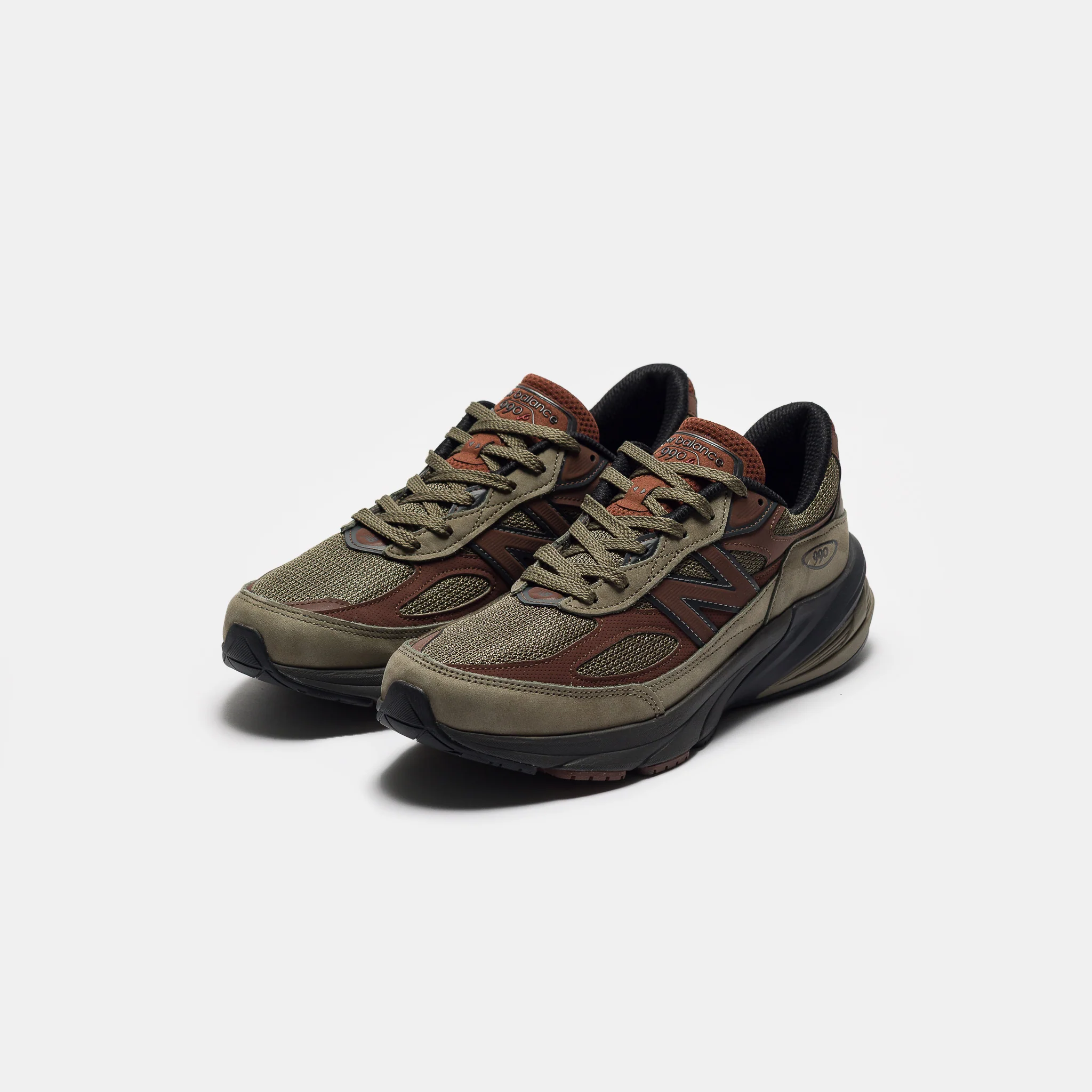 Made in USA 990 V6 Sneaker in Dark Camo/Rich Oak/Black Cement - Image 3