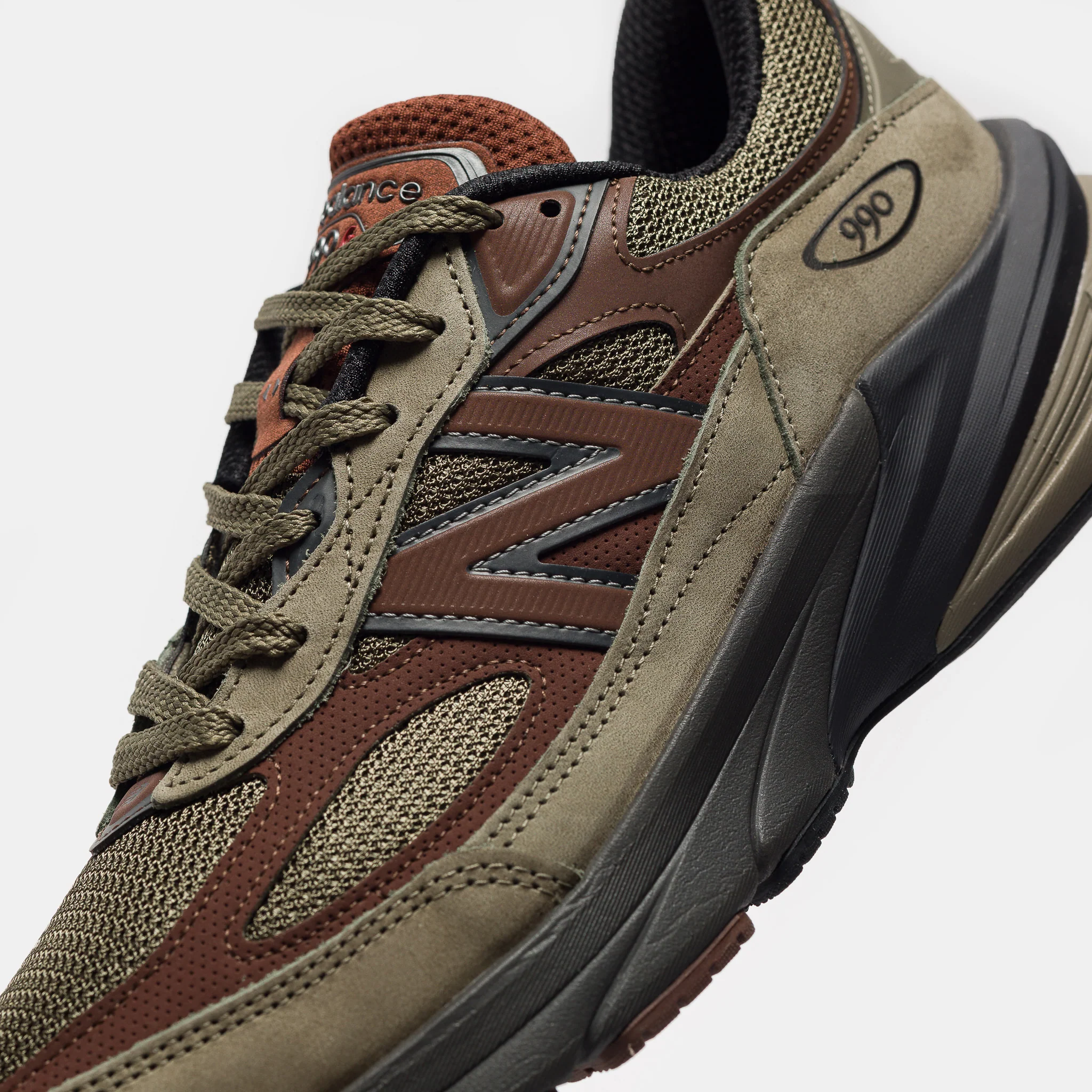 Made in USA 990 V6 Sneaker in Dark Camo/Rich Oak/Black Cement - Image 5