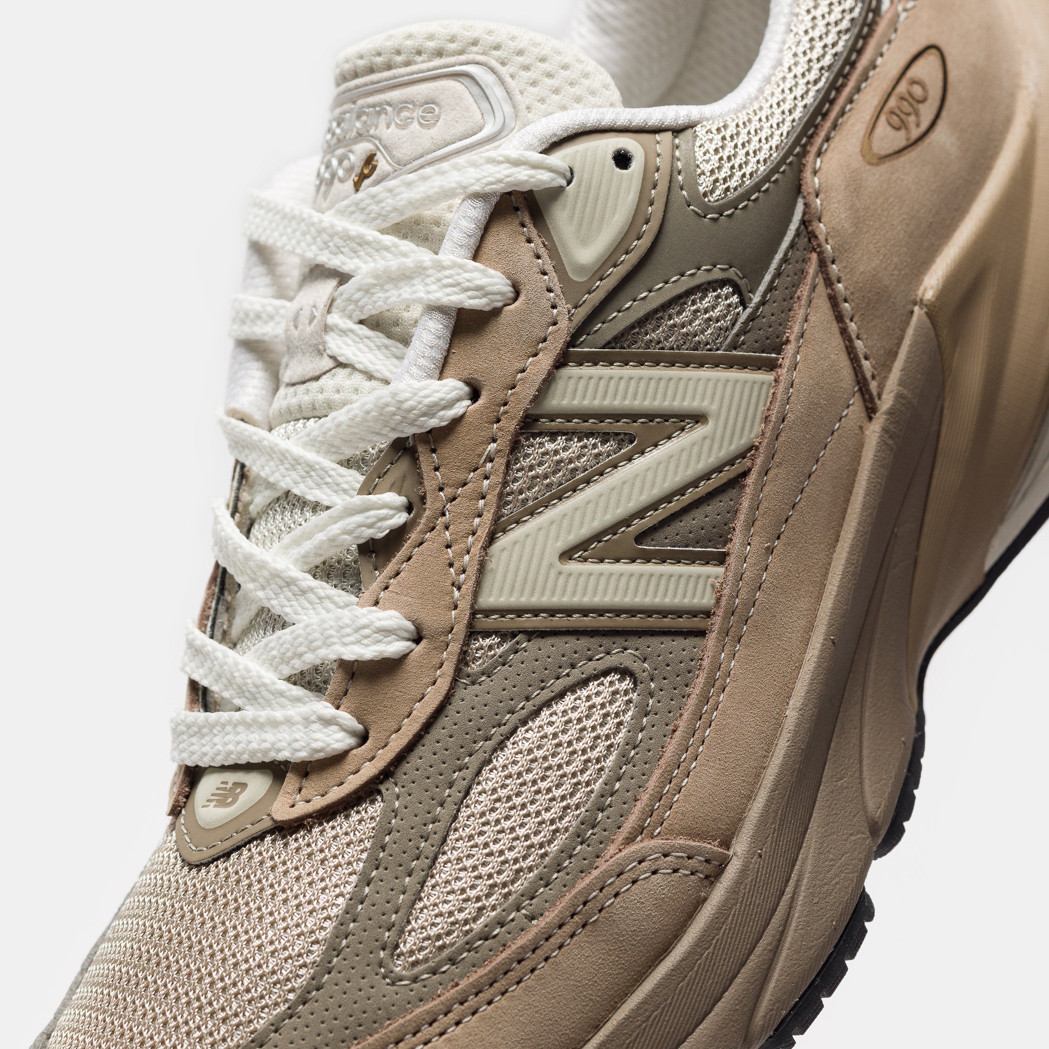 Made in USA 990 V6 Sneaker in Driftwood/Timberwolf/Mushroom - Image 5