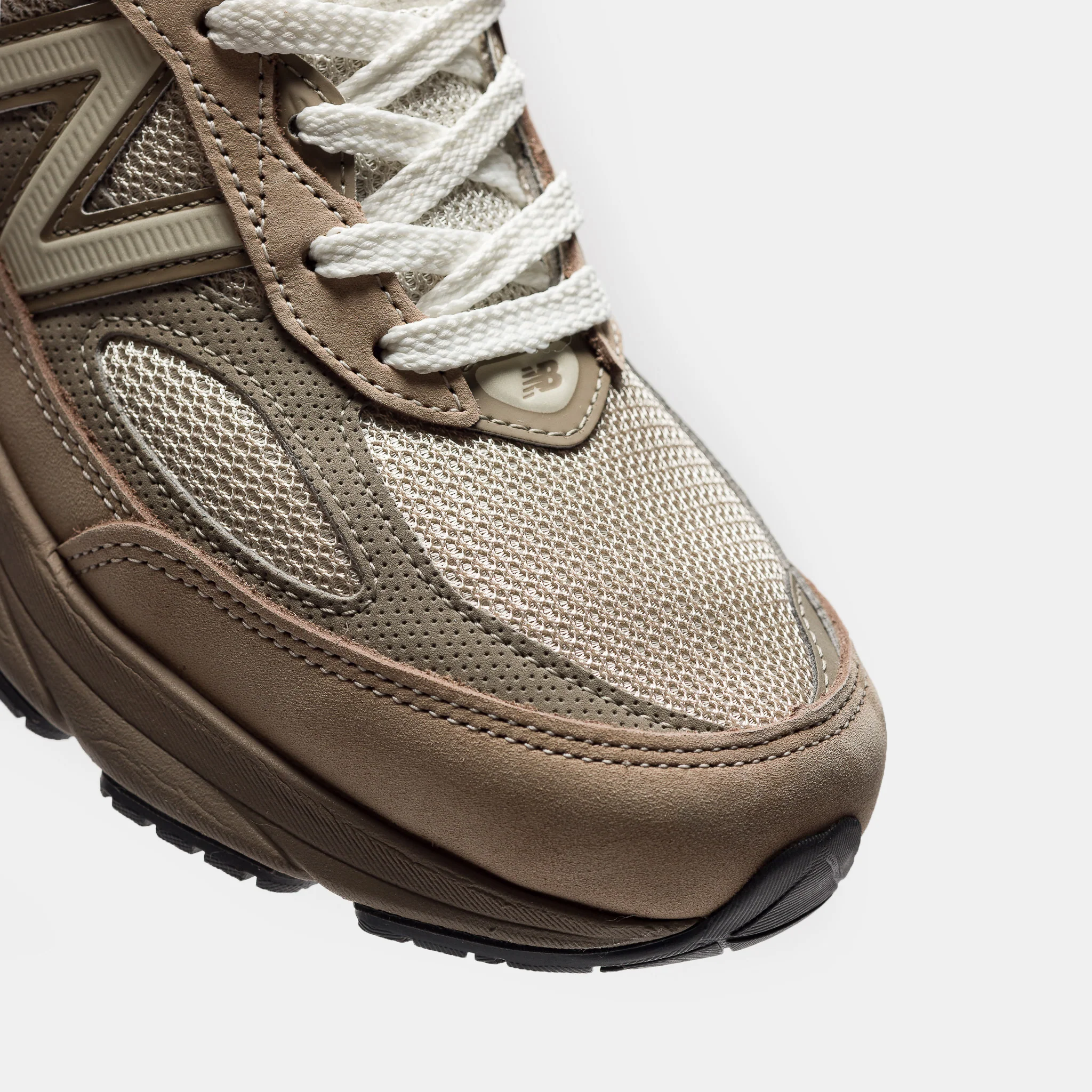 Made in USA 990 V6 Sneaker in Driftwood/Timberwolf/Mushroom - Image 6