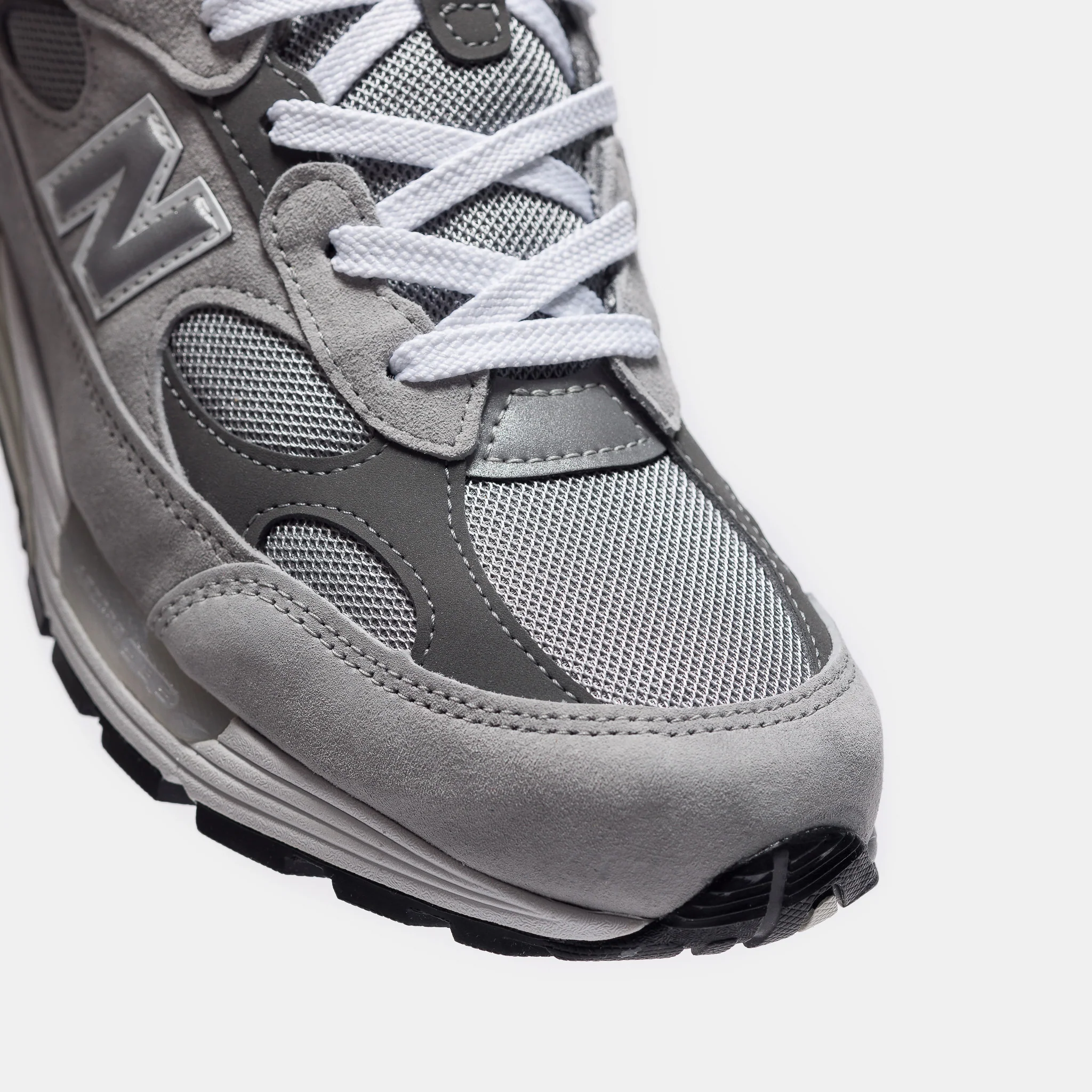 Made in USA 992 Sneaker in Grey/Grey/Silver Metallic - Image 6