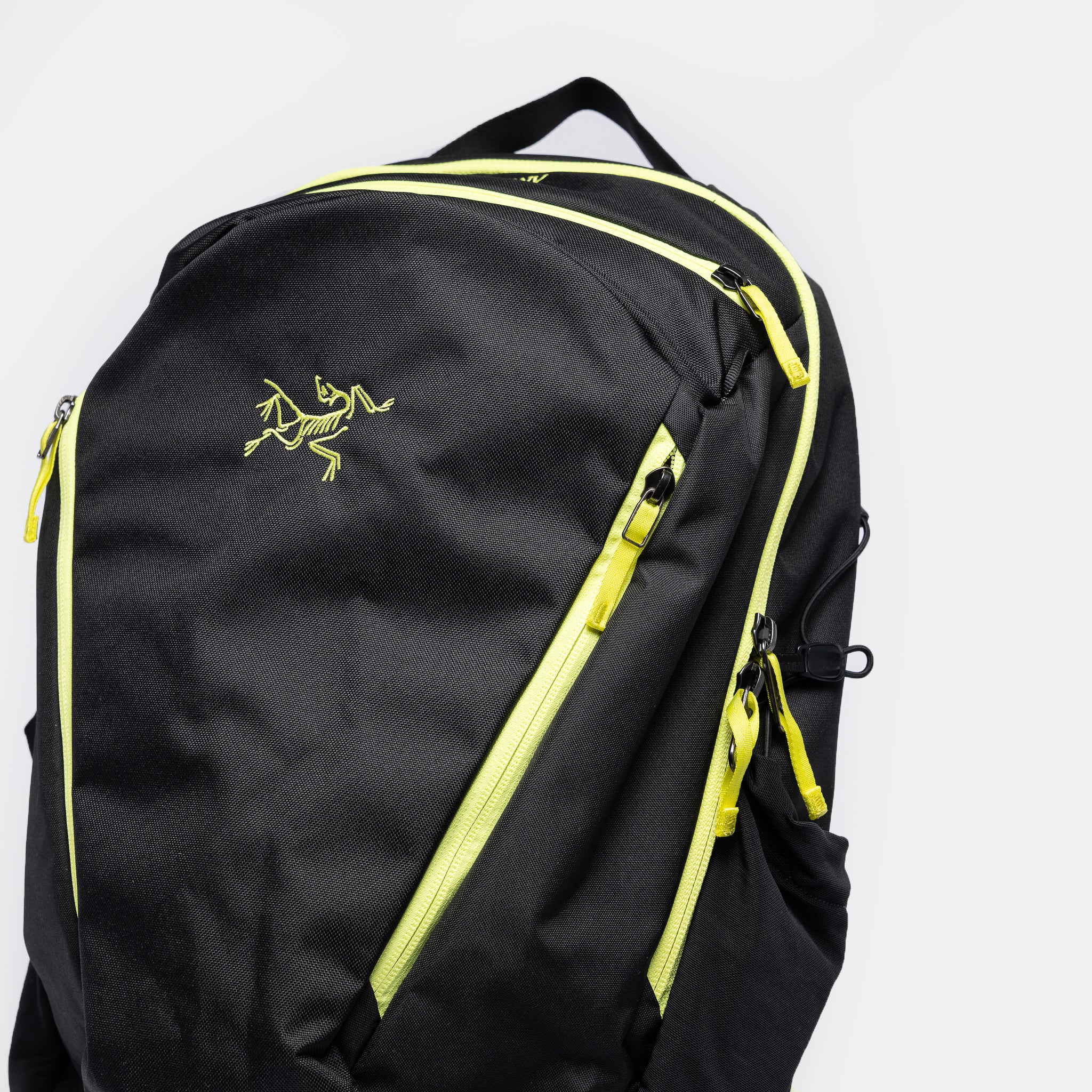 Mantis 26 Backpack in Black/Euphoria - Image 3