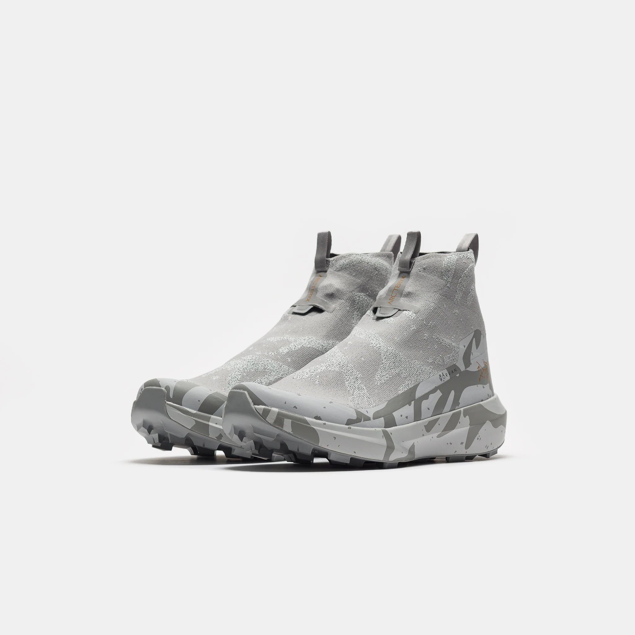 Norvan 4 Nivalis Grotto Sneaker in Dark Solitude/Dark Solitude - Image 2