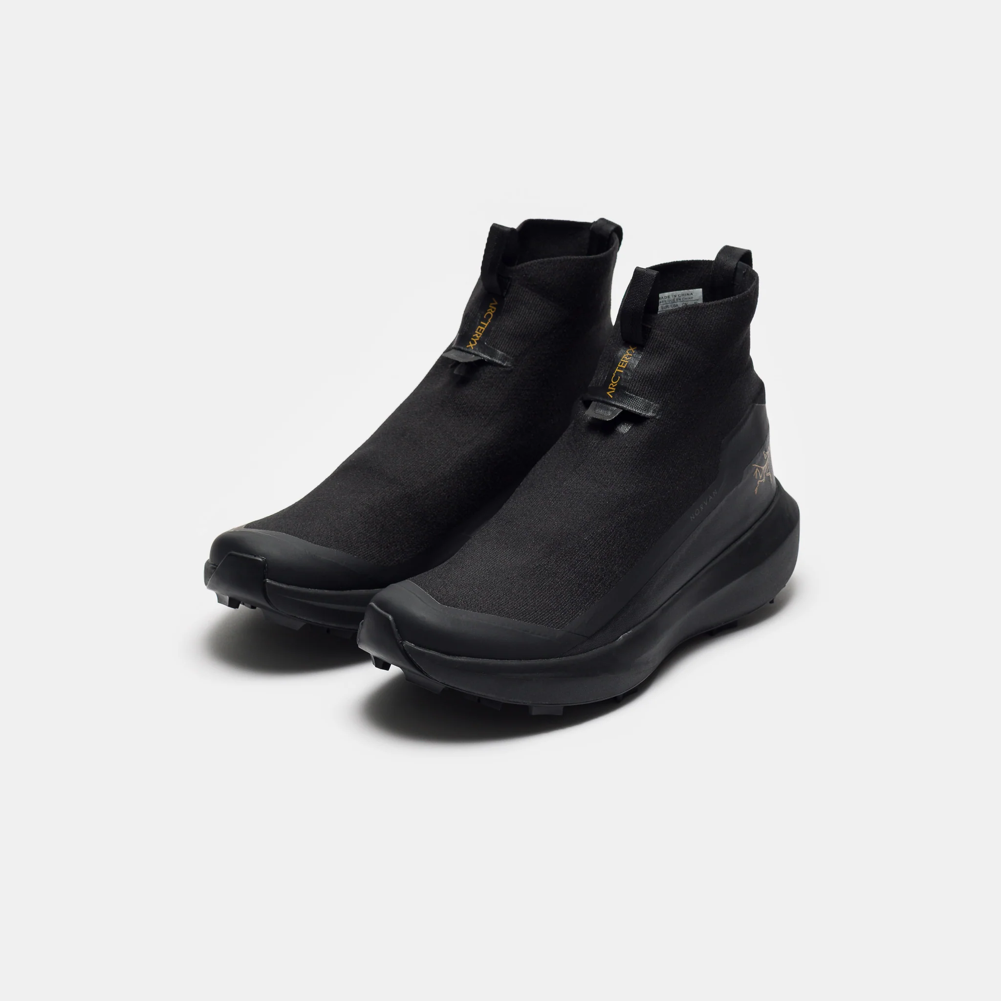 Norvan 4 Nivalis Sneaker in Black/Black - Image 3