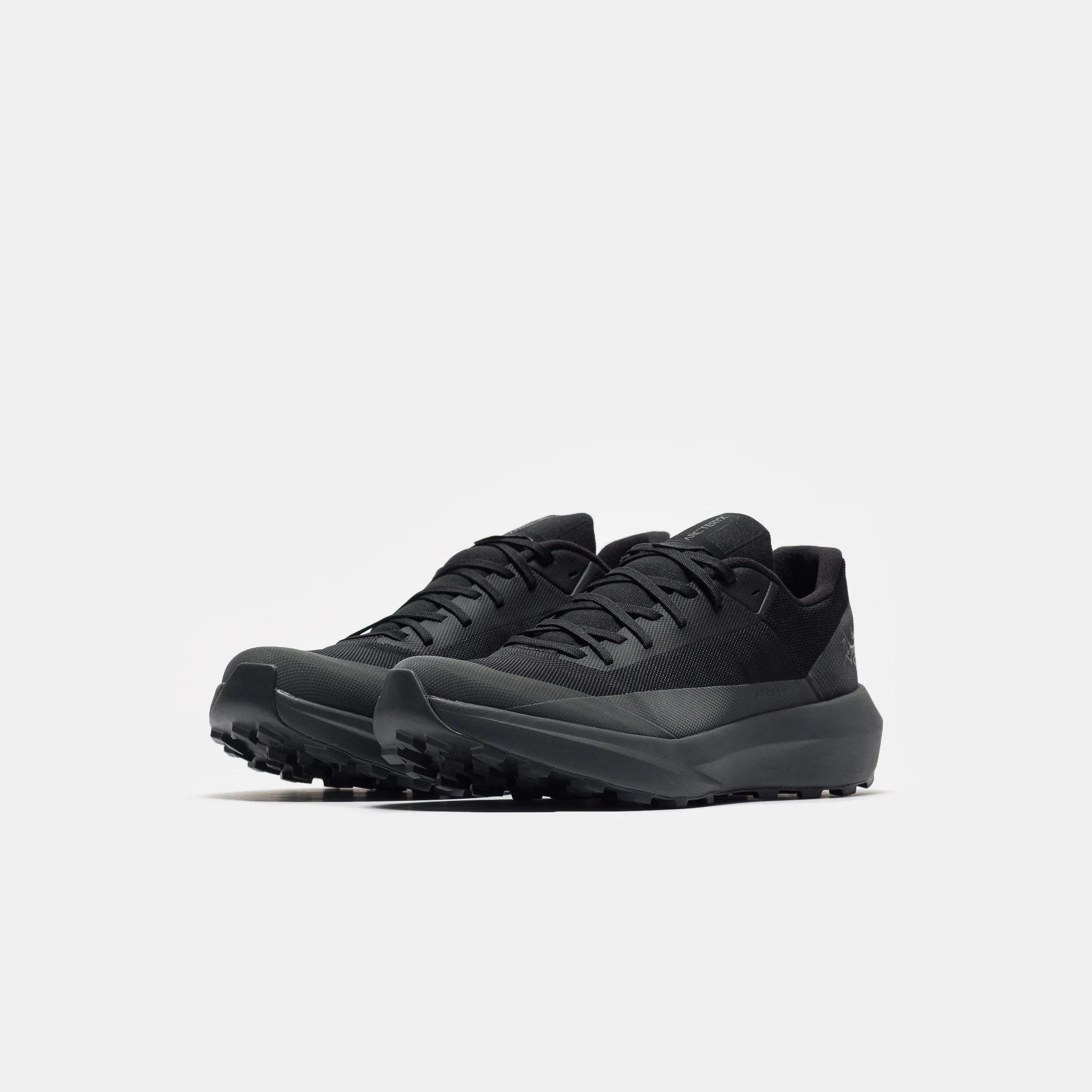Norvan LD 4 Sneaker in Black/Graphite - Image 2