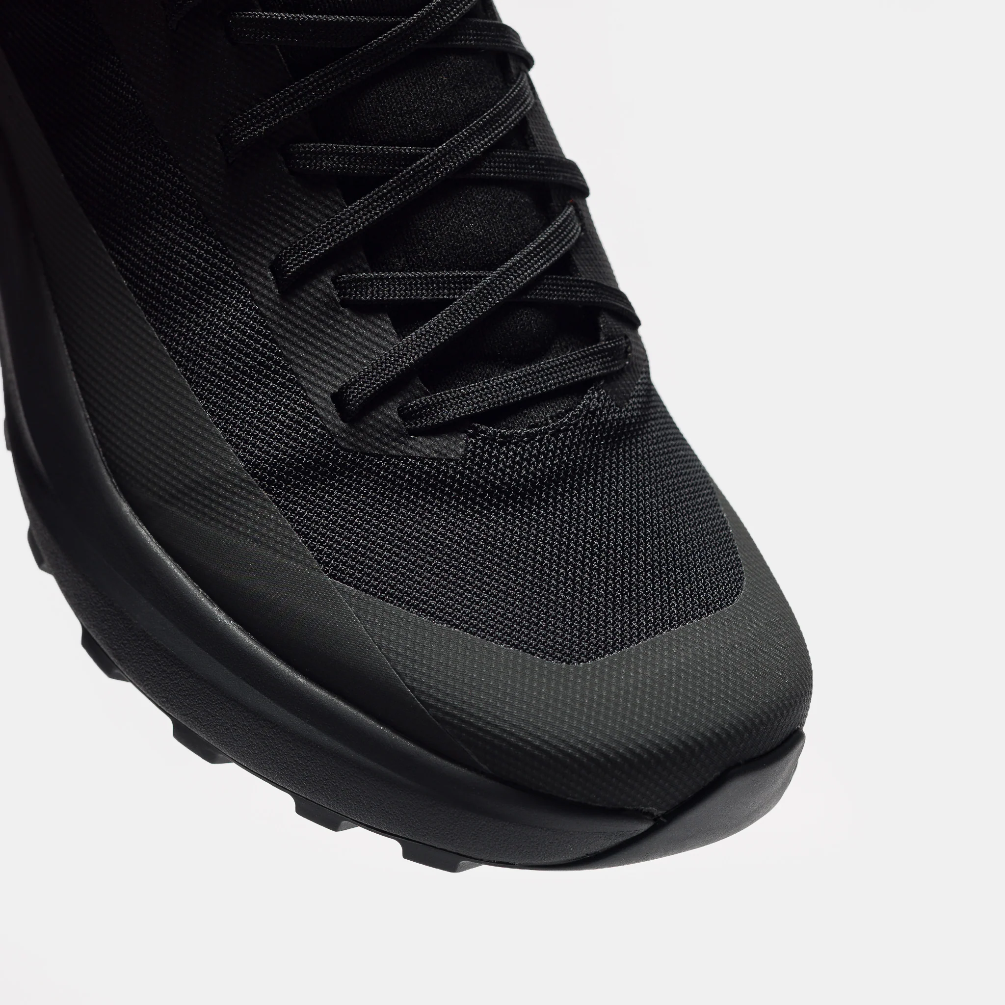 Norvan LD 4 Sneaker in Black/Graphite - Image 6