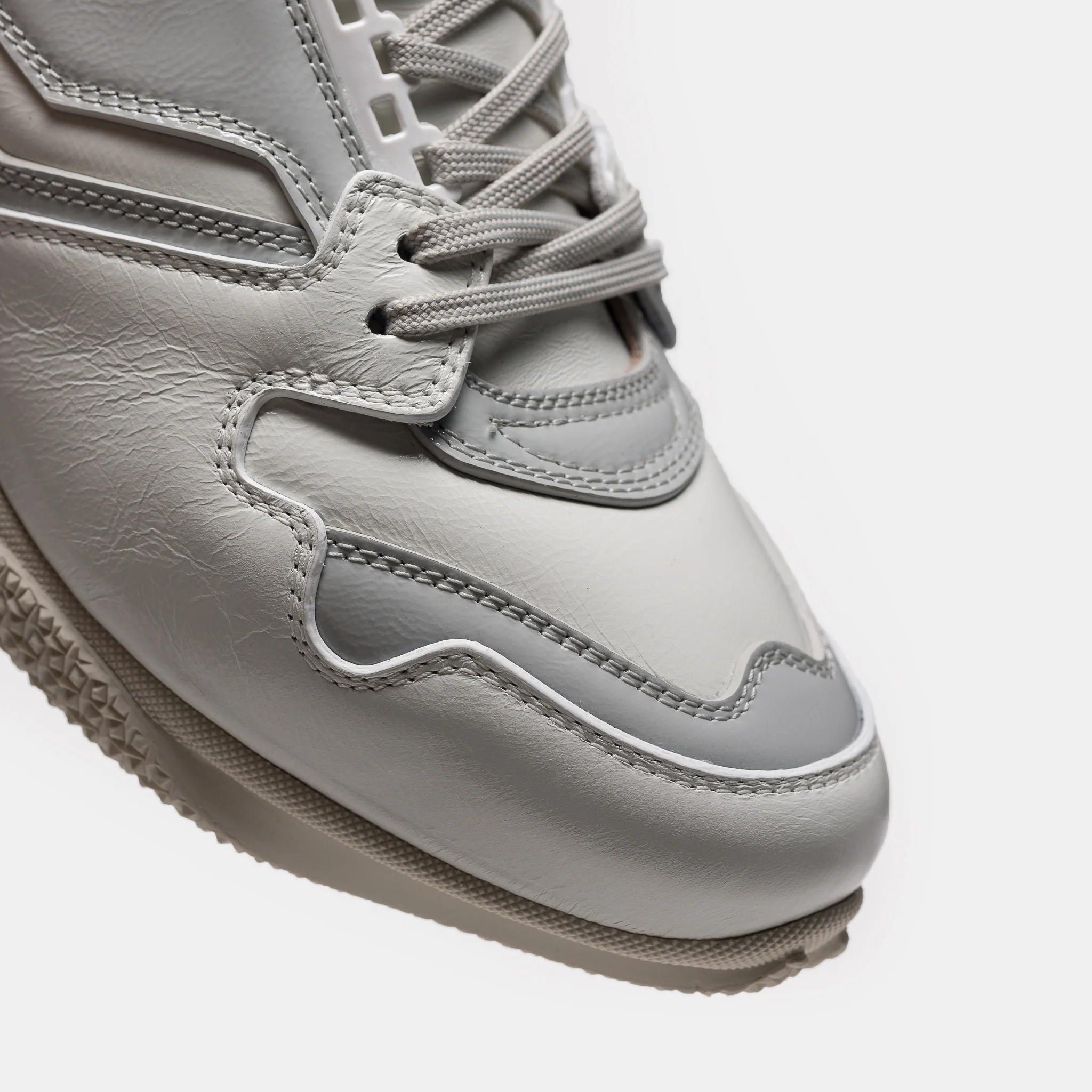 Ostro Shoe in White Brilliant - Image 7