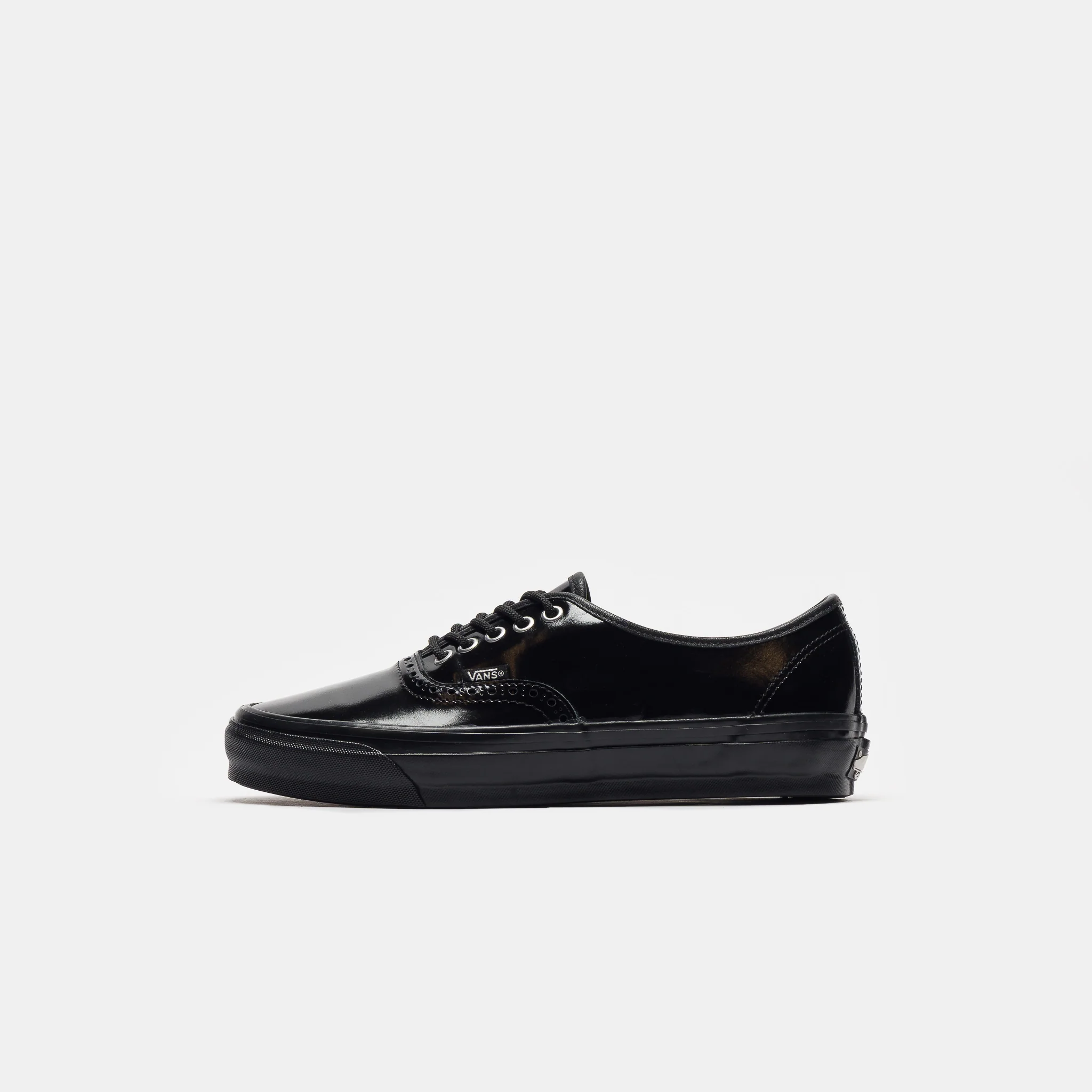 OTW Authentic 44 Siped Vibram Sneaker in Gloss Leather Brogue Black