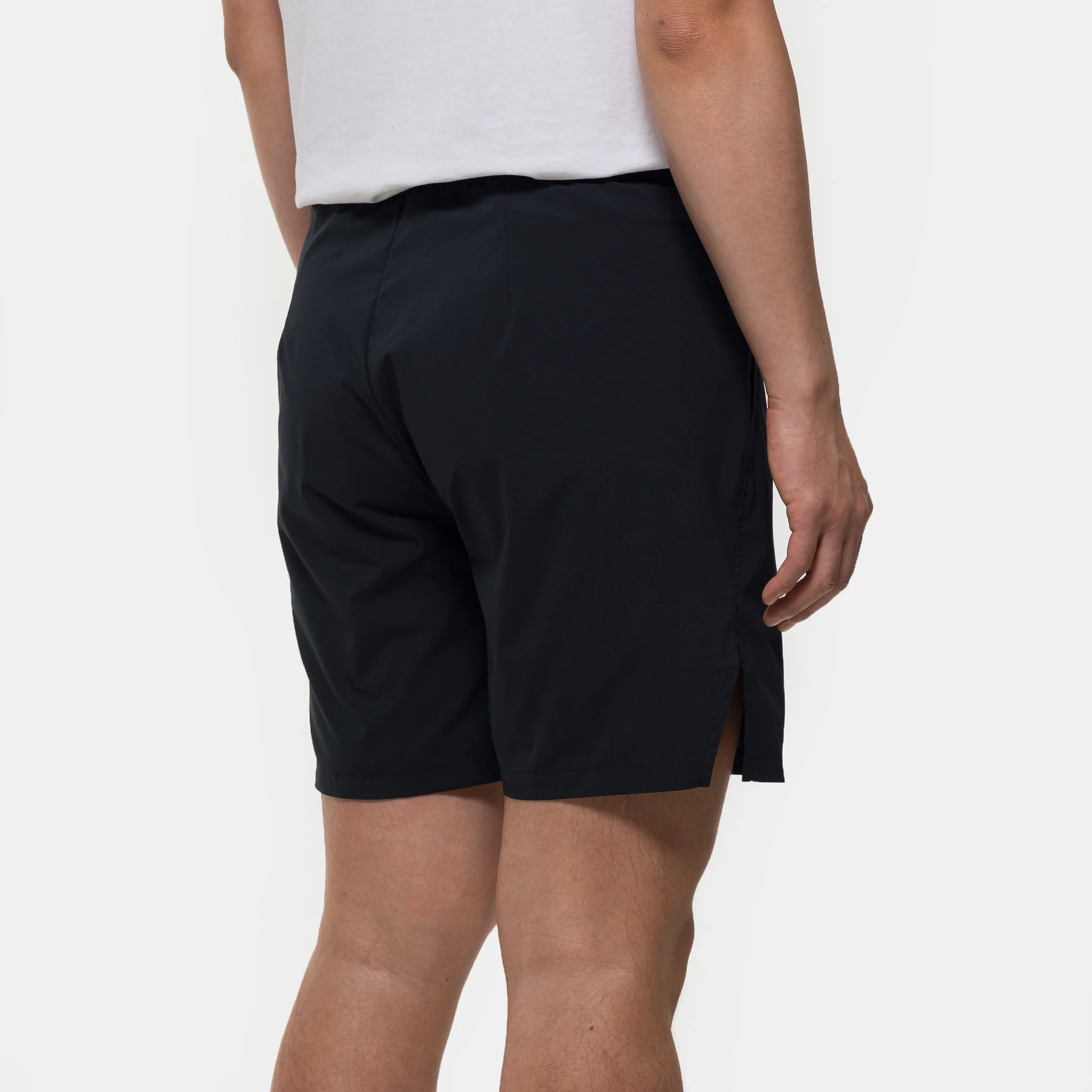 Pace Light Short in True Black - Image 5