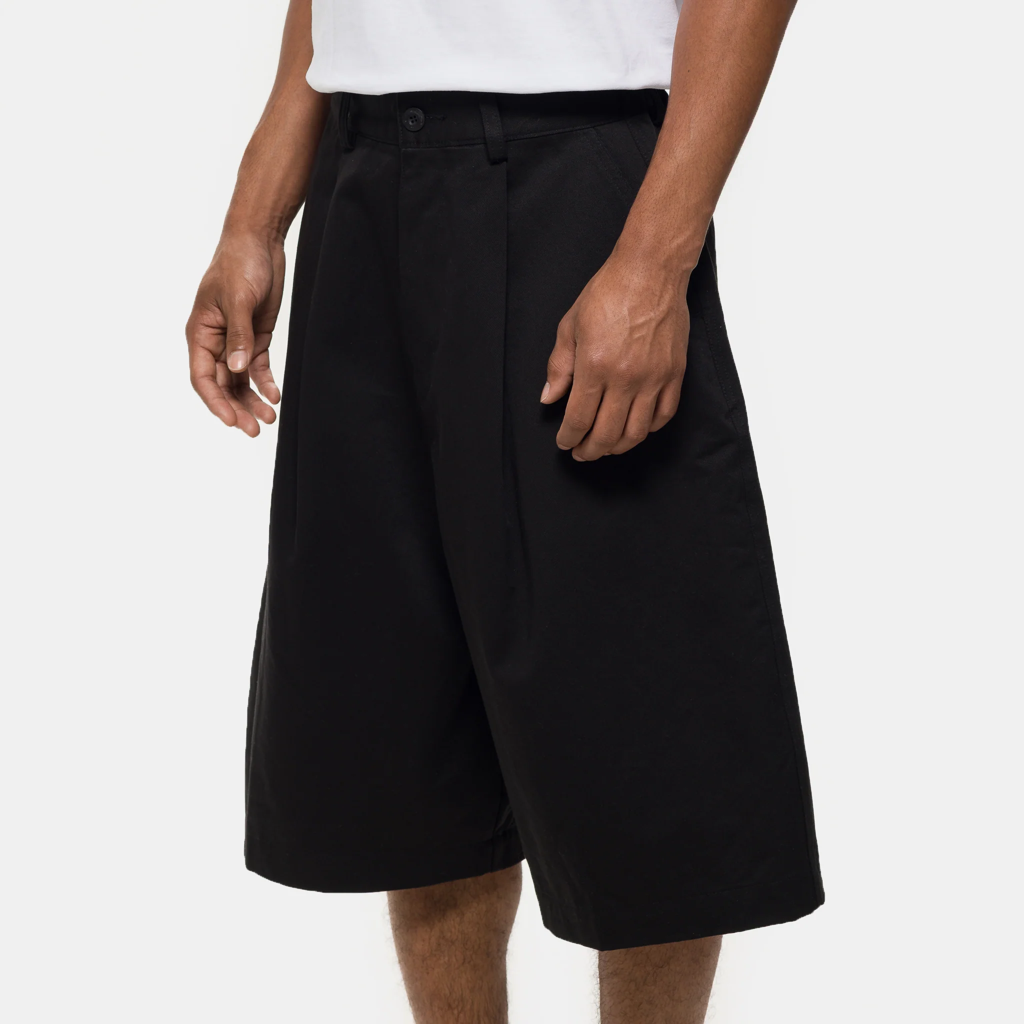 Pintuck Wide Short in Black - Image 4