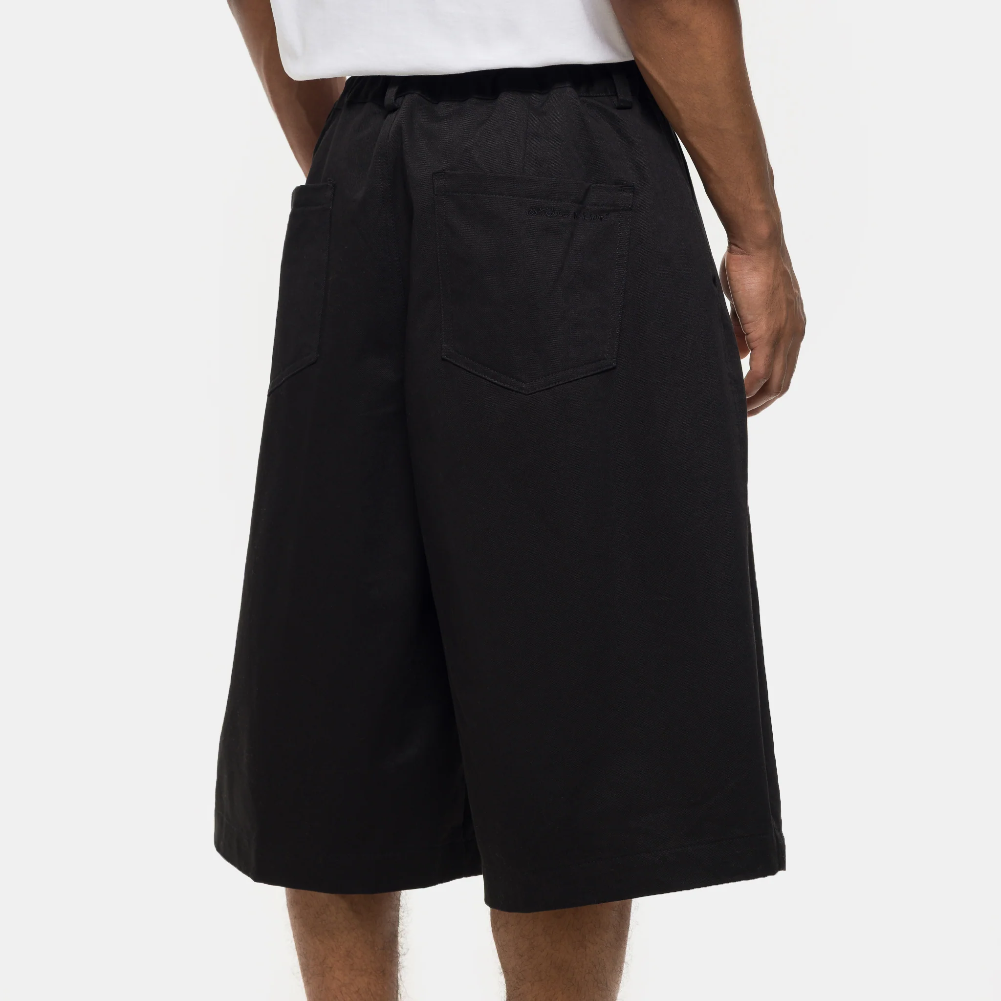 Pintuck Wide Short in Black - Image 5