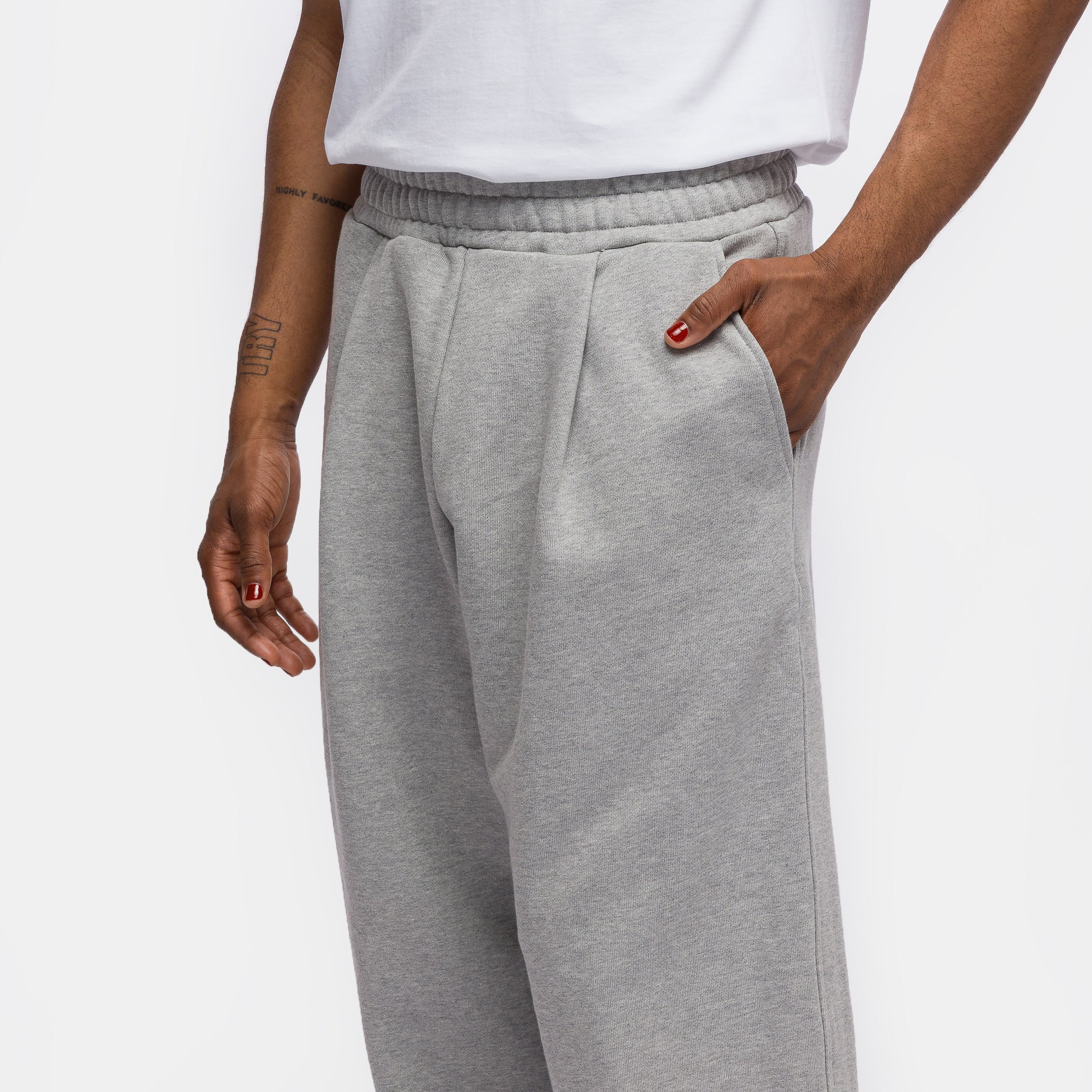Pleated Wide Jogger in Grey - Image 4