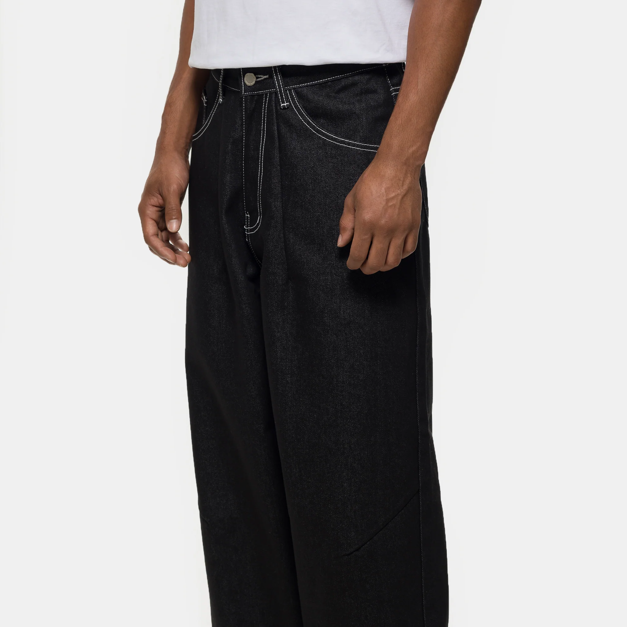Raw Denim Balloon Jean in Black - Image 4