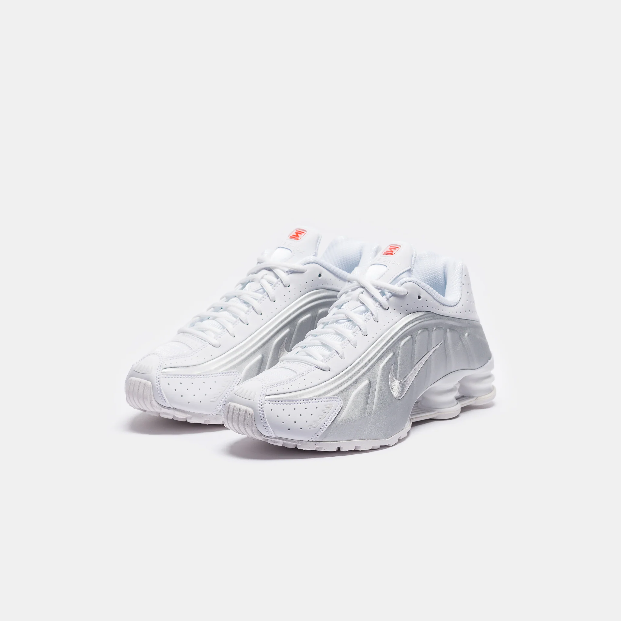 Shox R4 Sneaker in White/Metallic Silver/White - Image 3