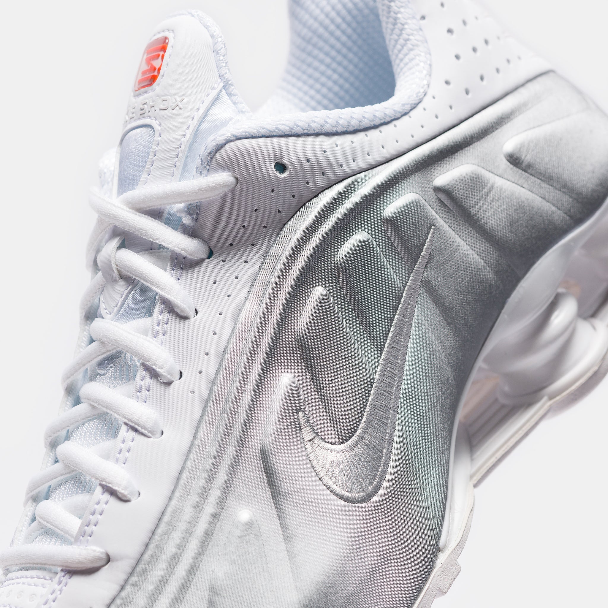 Shox R4 Sneaker in White/Metallic Silver/White - Image 5