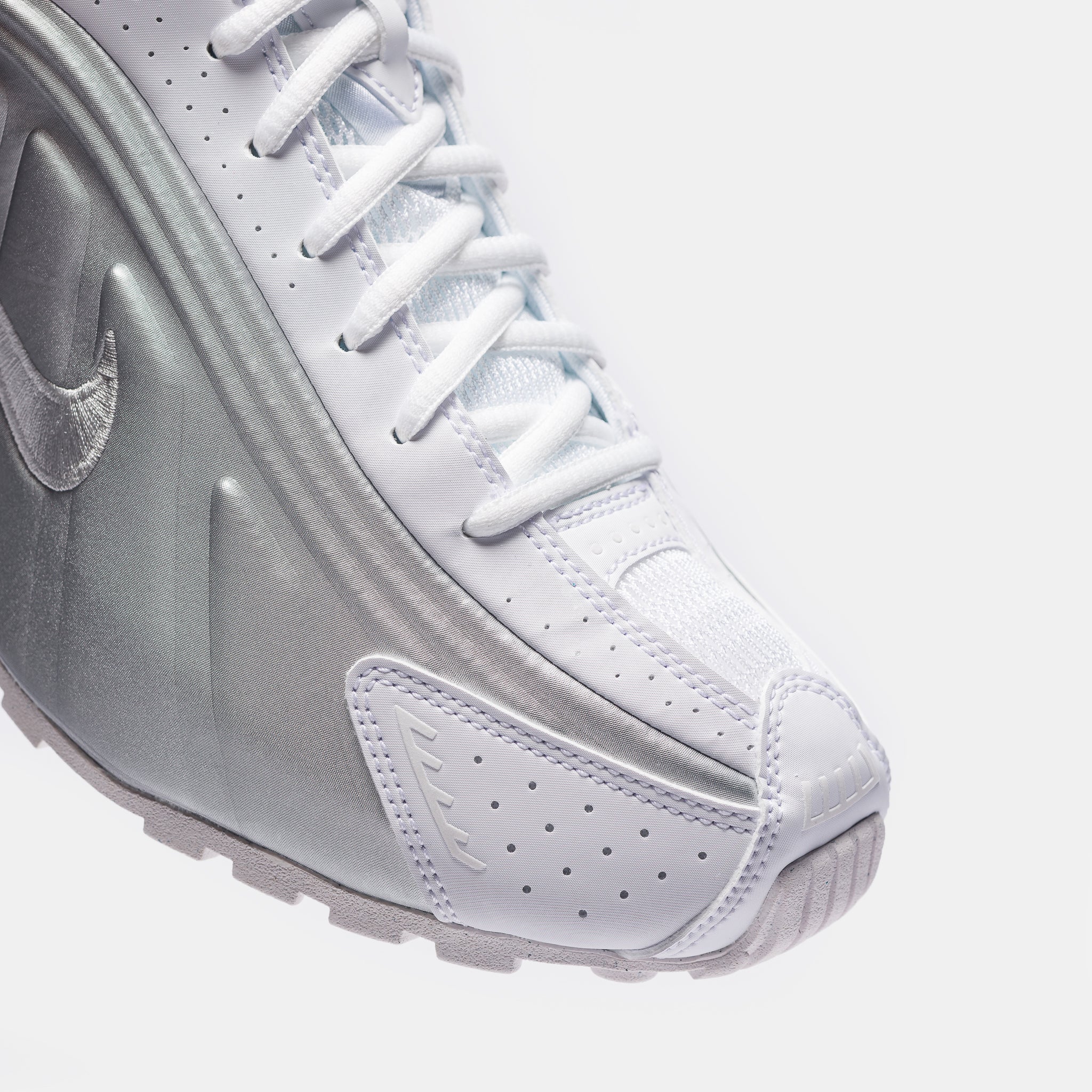 Shox R4 Sneaker in White/Metallic Silver/White - Image 6