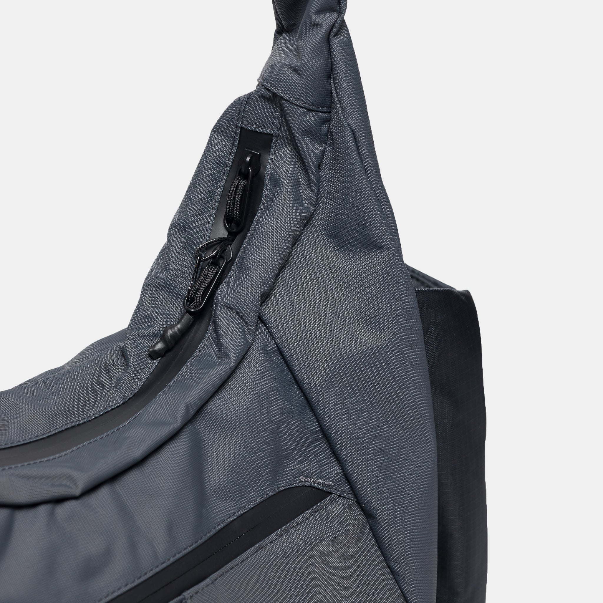 Static Comp Shoulder Bag in Black - Image 3