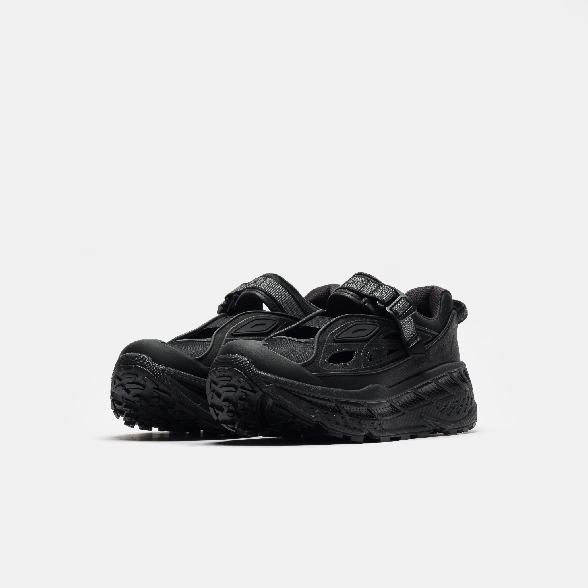 Stinson Breeze Sneaker in Black/Carbon Black - Image 2