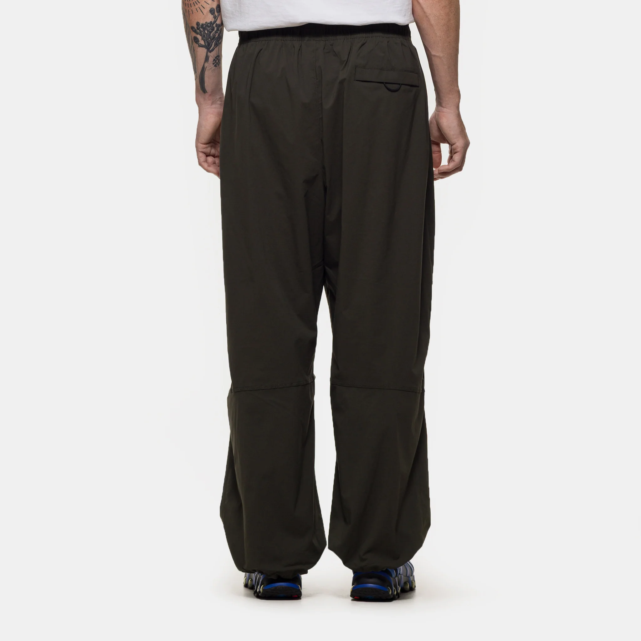 Tech Woven Oversized Pant in Sequoia/Sequoia/Black - Image 3