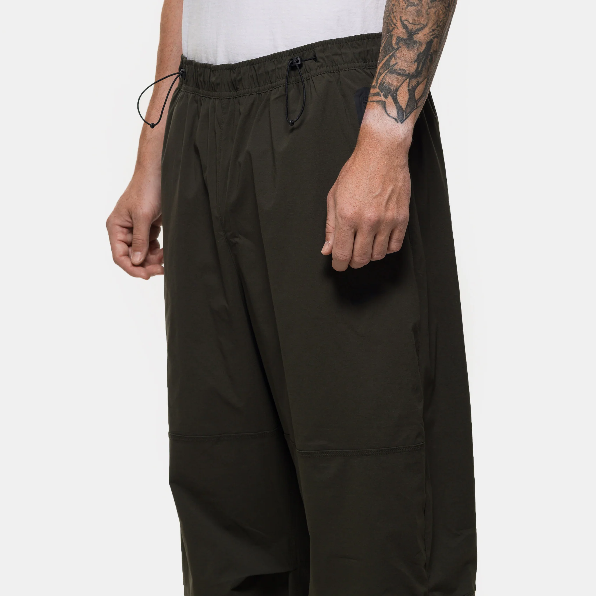 Tech Woven Oversized Pant in Sequoia/Sequoia/Black - Image 4