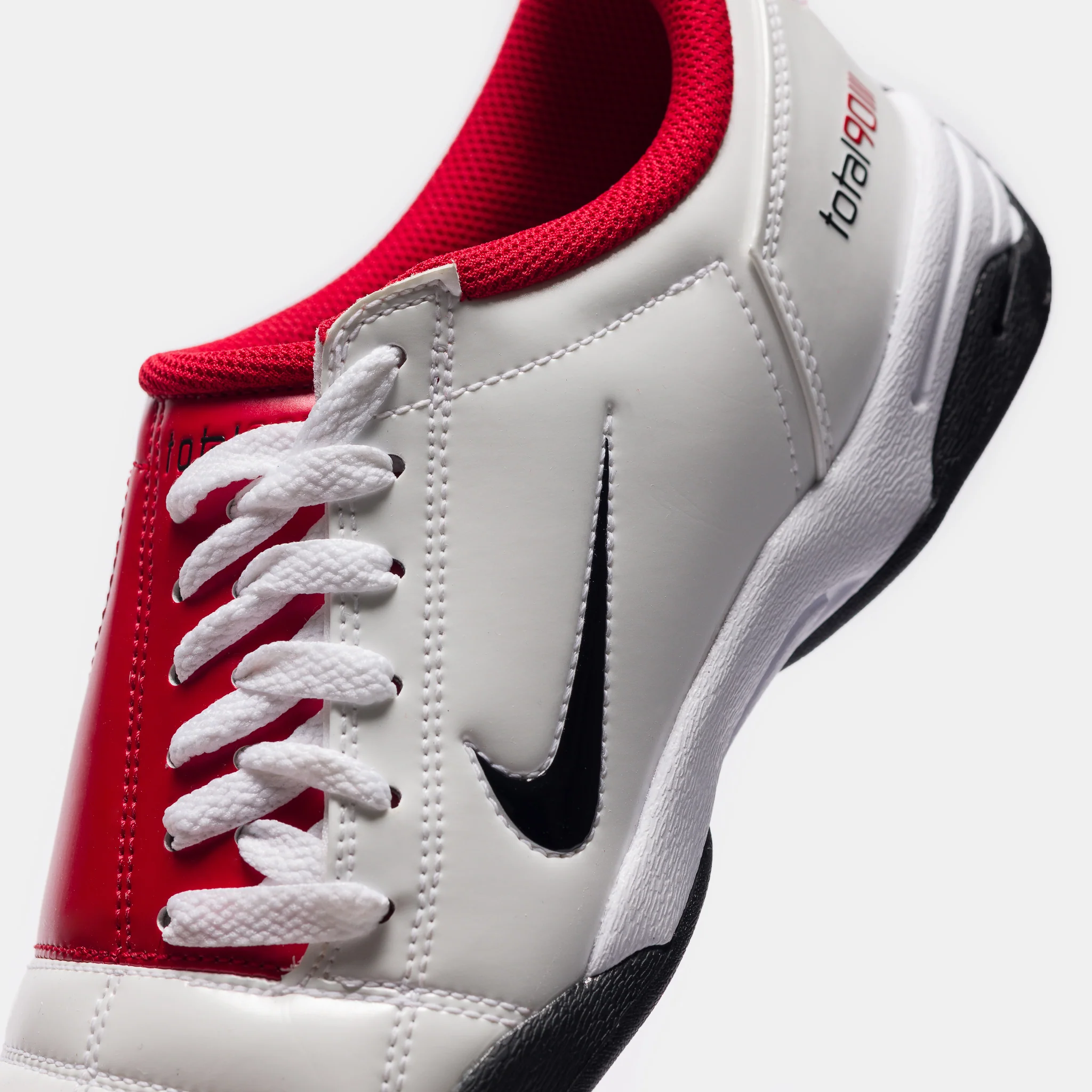 Total 90 Sneaker in White/Black/Gym Red - Image 5