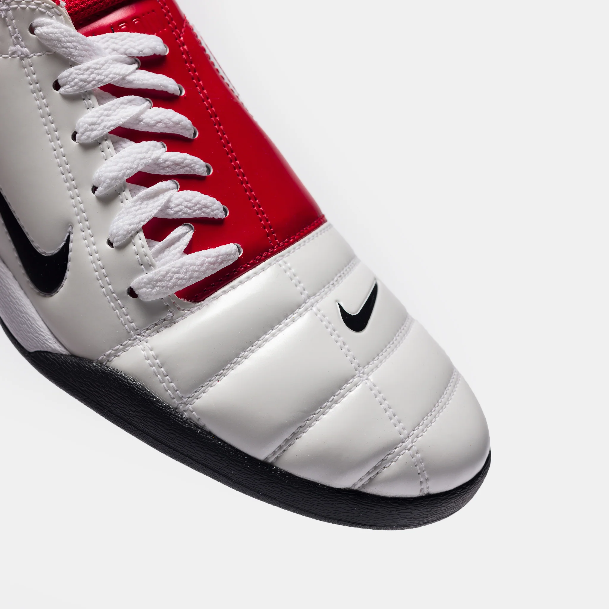 Total 90 Sneaker in White/Black/Gym Red - Image 6