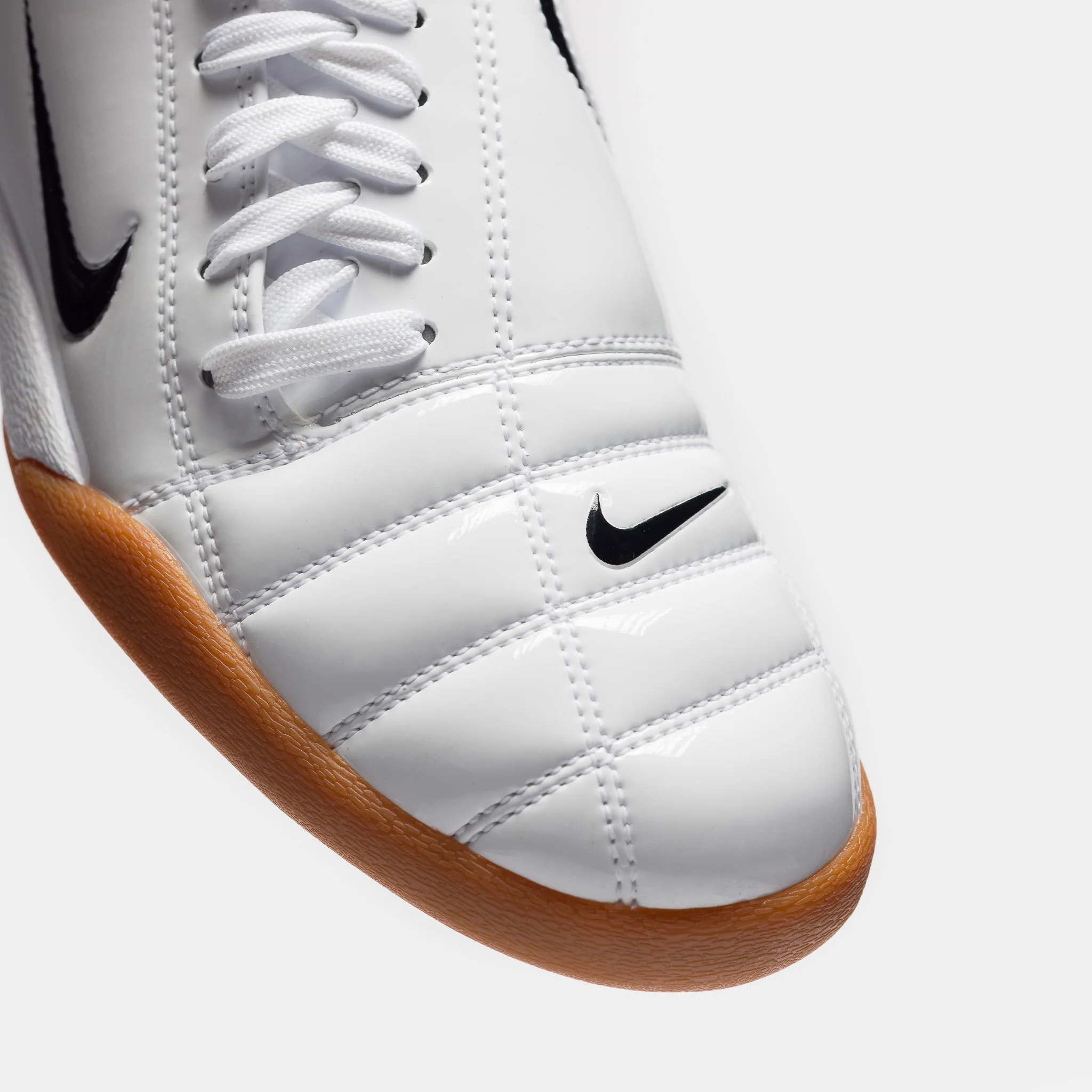 Total 90 Sneaker in White/Black/White/Metallic Gold - Image 6