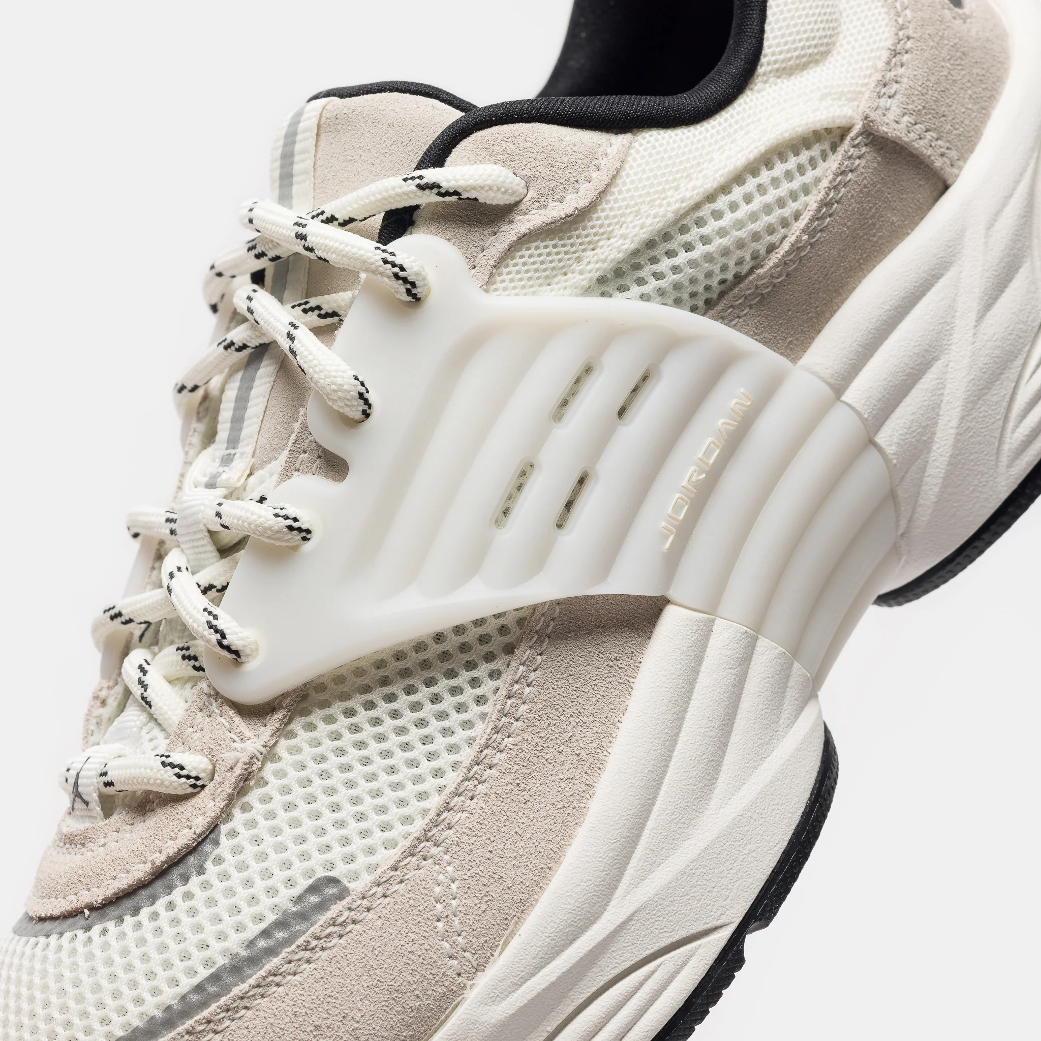Trunner O/S Sneaker in Sail/Black/Sail - Image 5