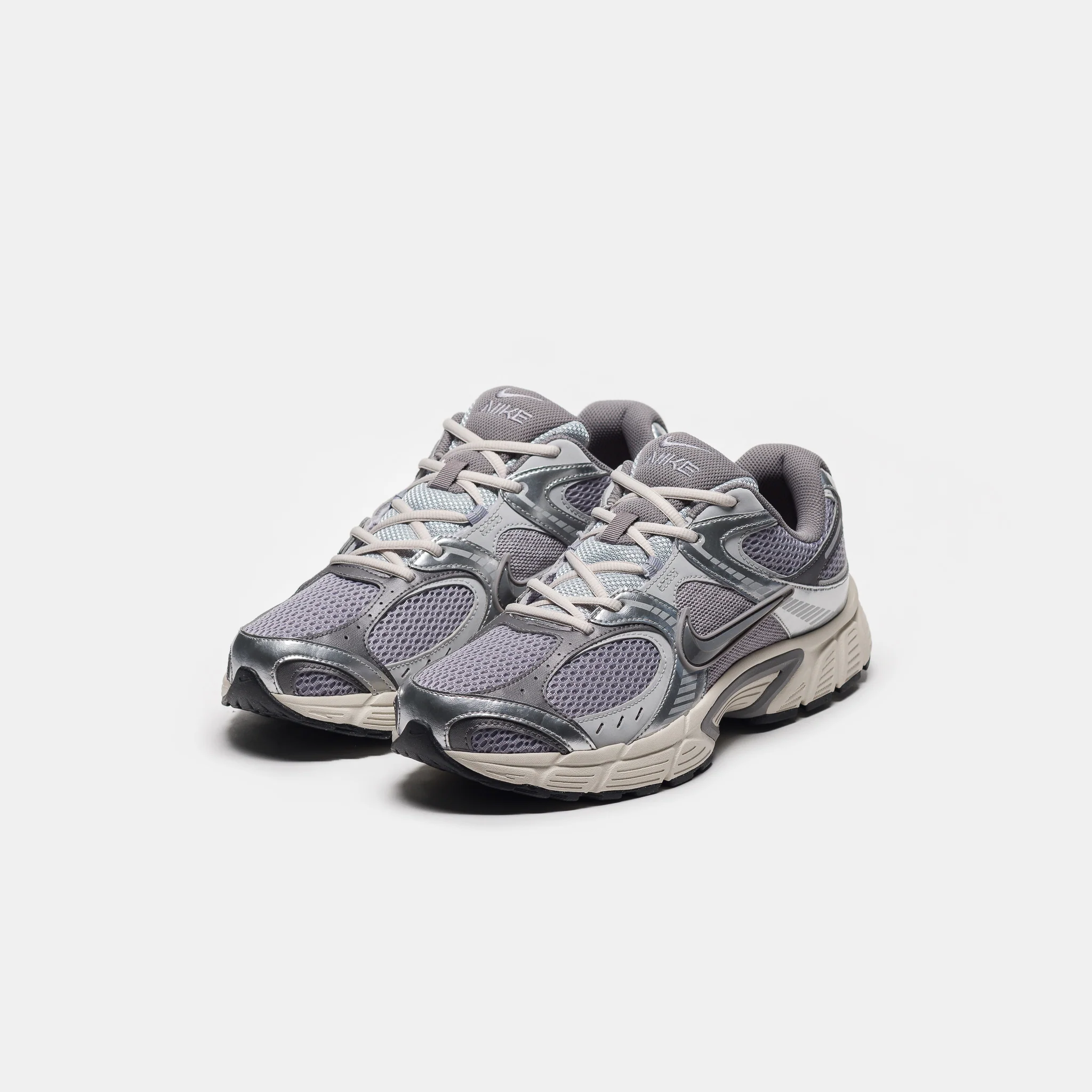 V5 RNR Sneaker in Cement Grey/Cement Grey/Grey Fog - Image 3