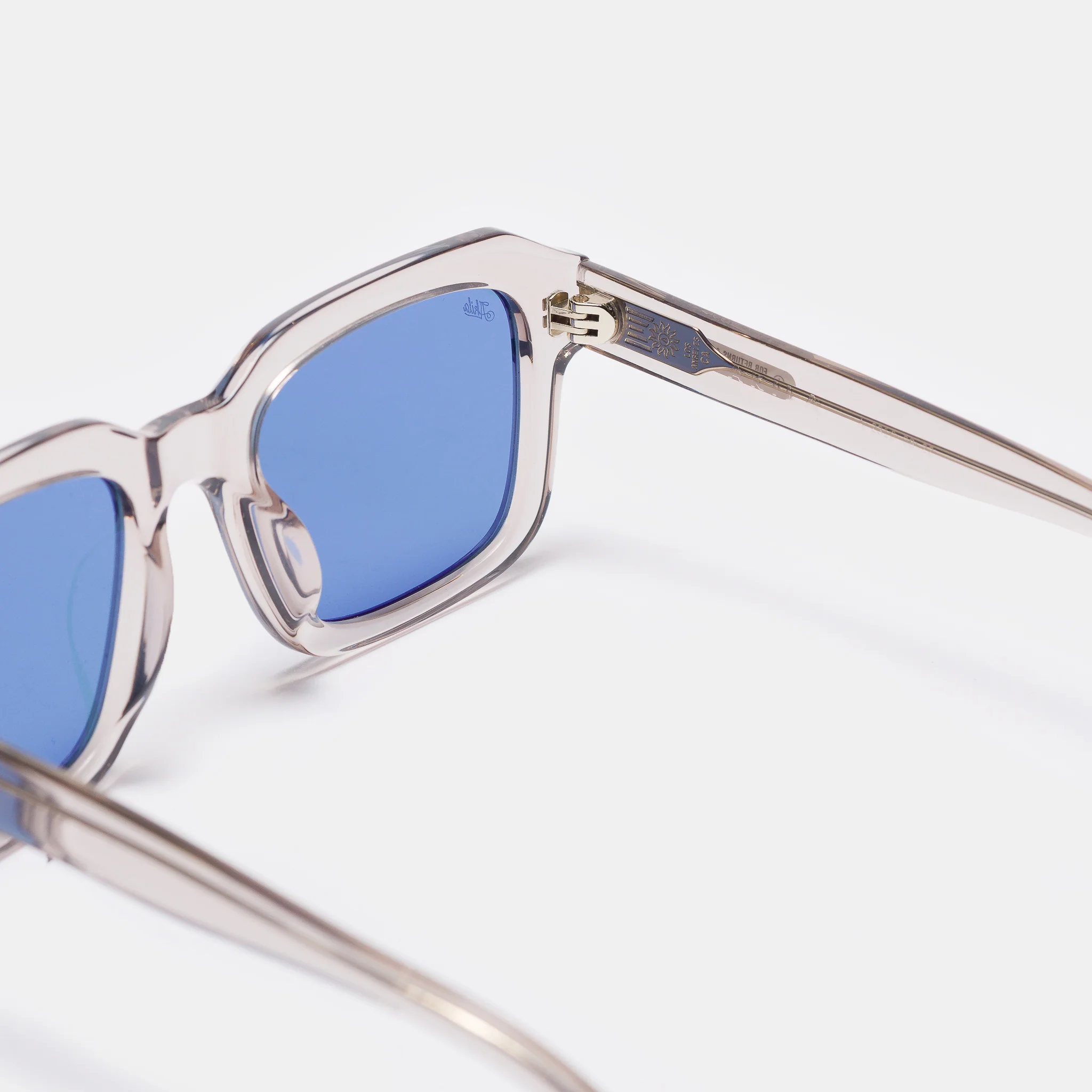 Vera Sunglasses in Warm Grey/Navy - Image 4
