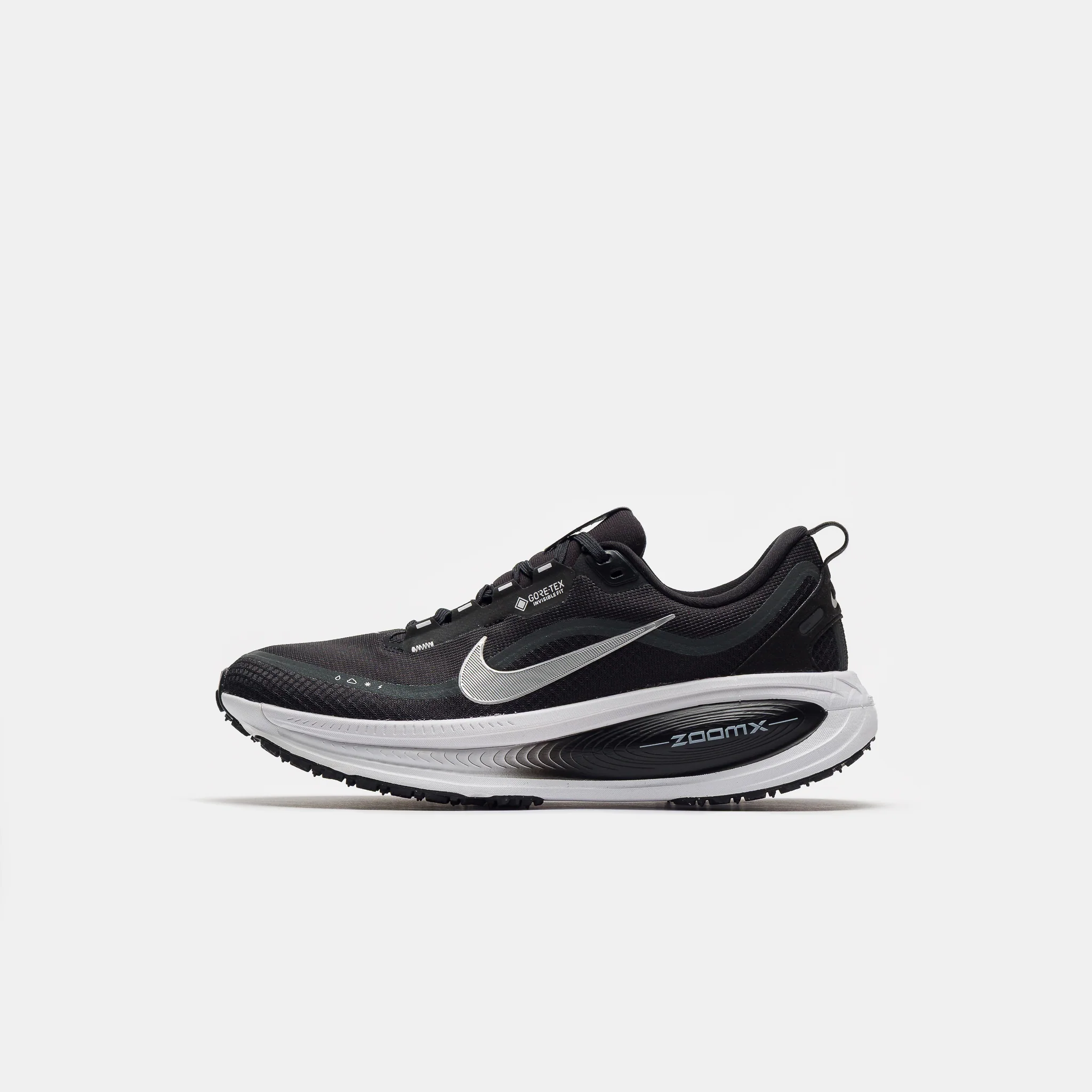 Vomero 18 Gore-Tex Sneaker in Black/Metallic Silver/Anthracite/White